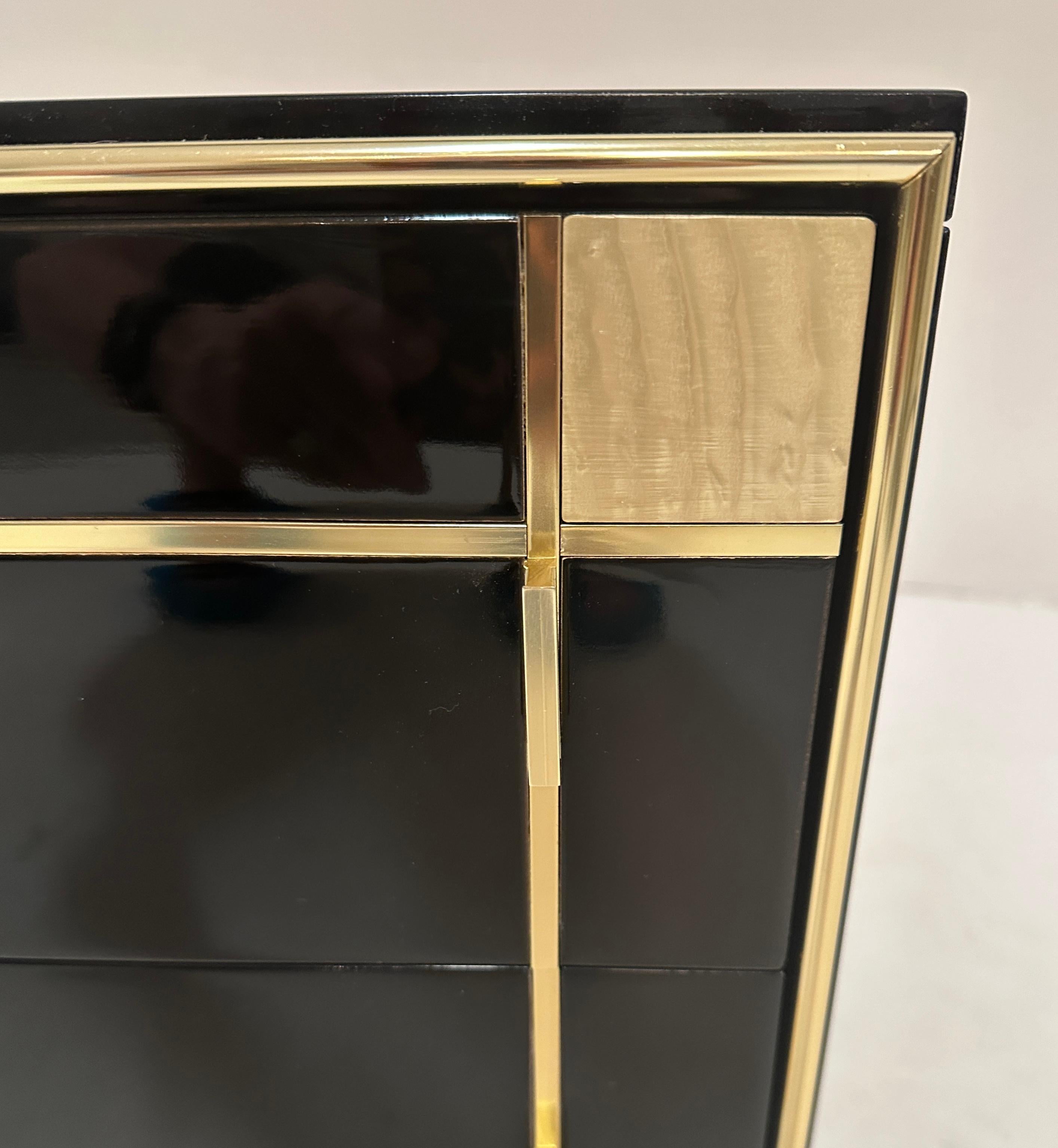 Coppia di cassettoni Pierre Cardin per Roche Bobois, anni '80 ca. in vendita 1
