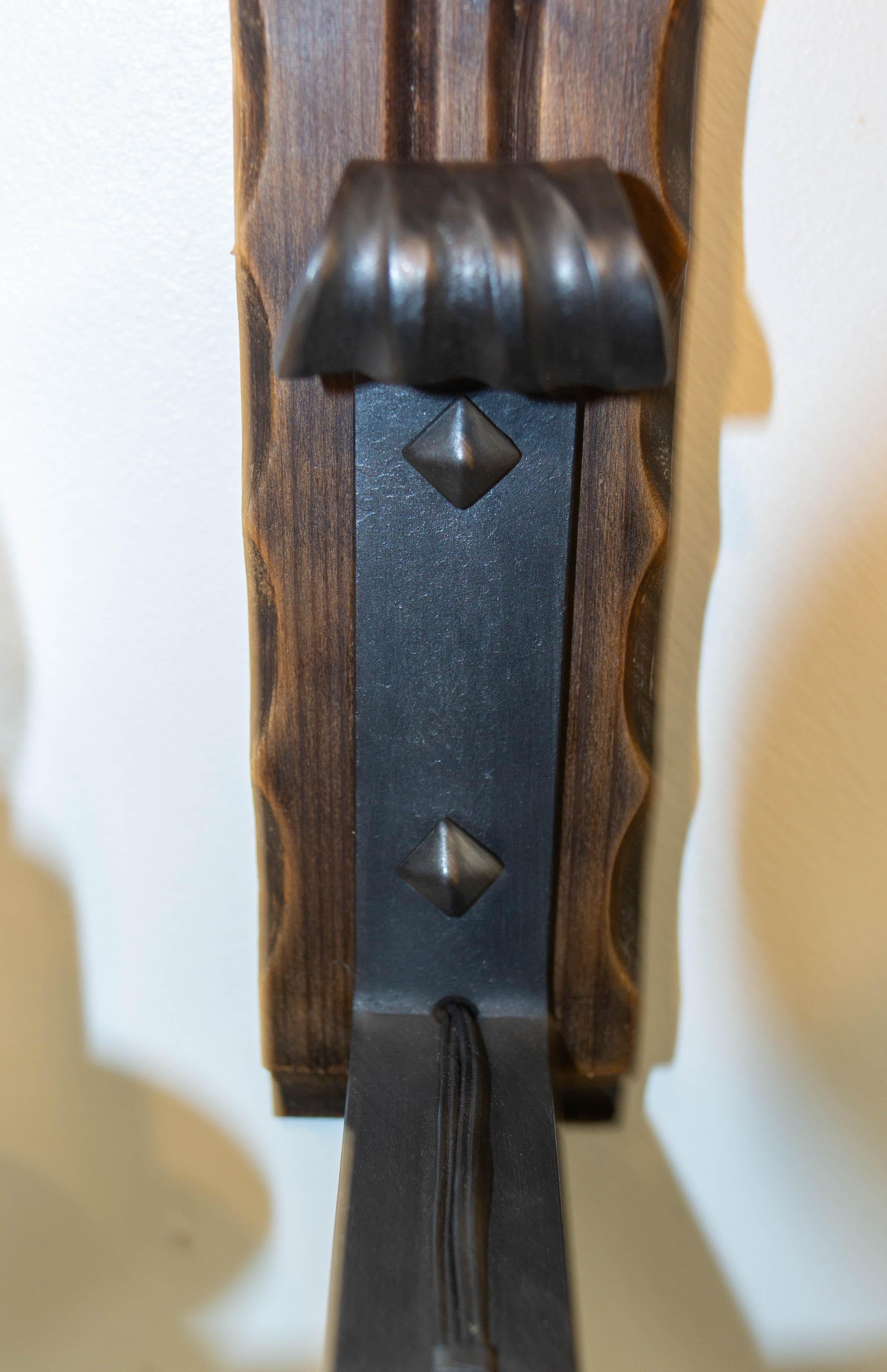 Coppia di doppie lampade da parete in pino e ferro battuto Francese, 1960 in vendita 2
