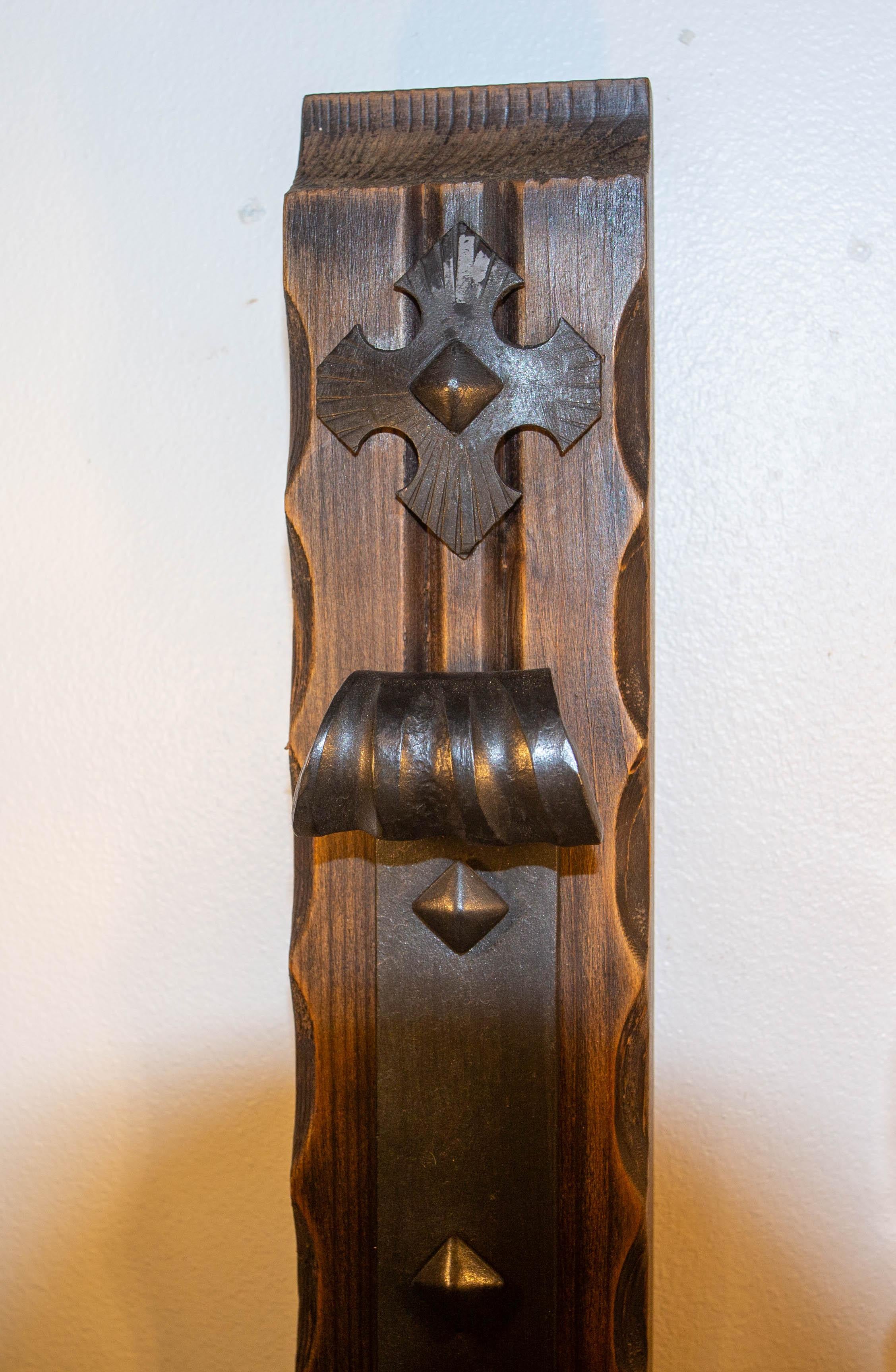 Coppia di doppie lampade da parete in pino e ferro battuto Francese, 1960 in vendita 3