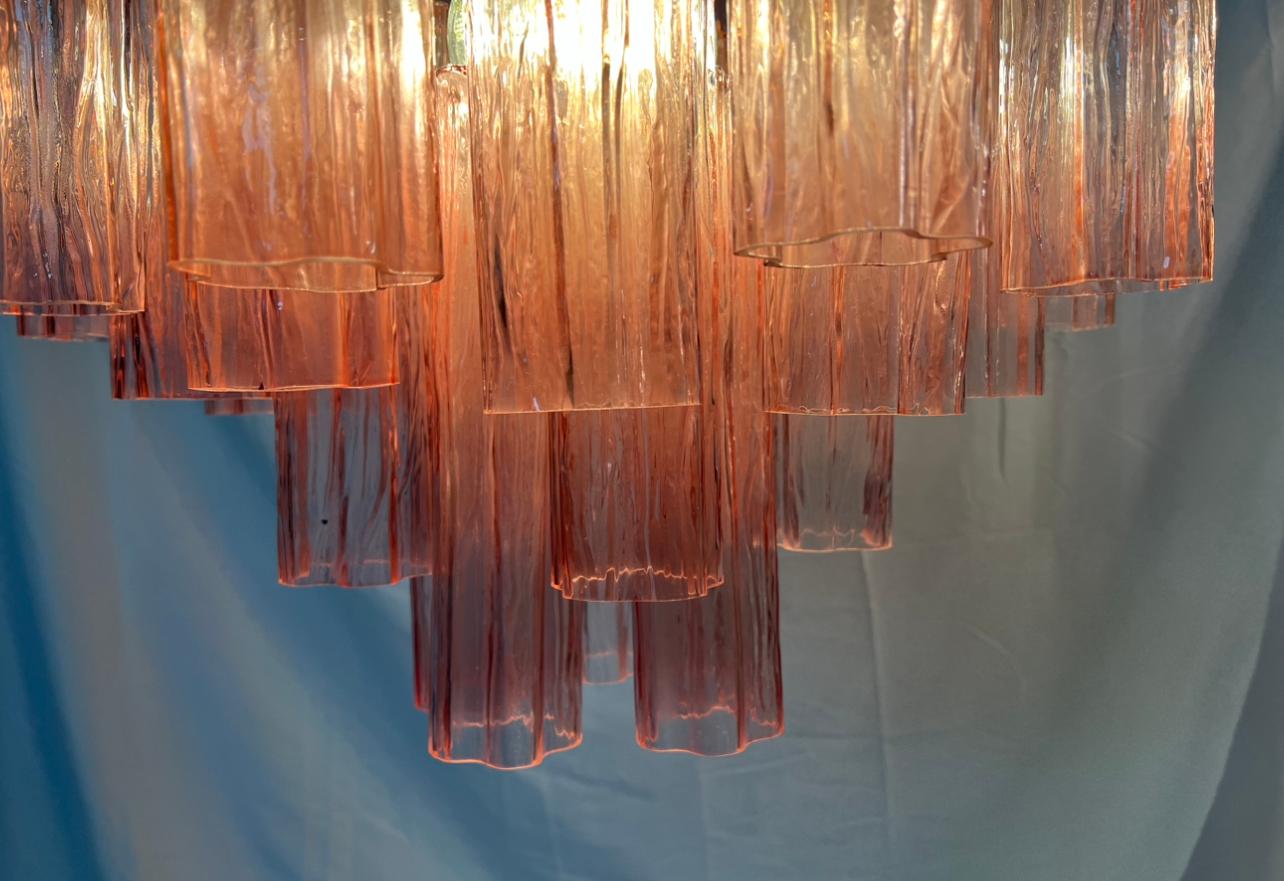 Coppia di lampadari a tubo in vetro rosa, Murano, anni '70 in vendita 6