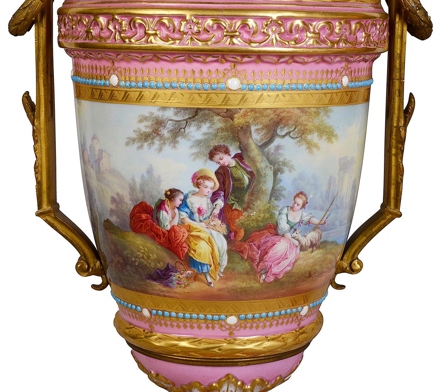 Francese Coppia di vasi rosa in stile Sèvres, XIX secolo in vendita