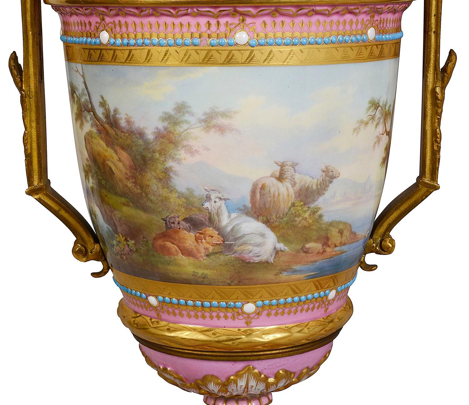 Coppia di vasi rosa in stile Sèvres, XIX secolo In condizioni buone in vendita a Brighton, Sussex
