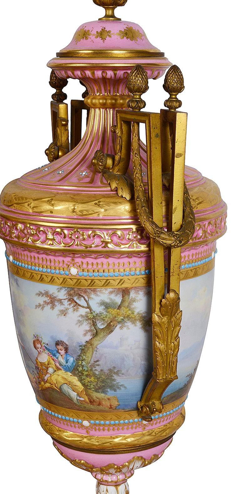 Coppia di vasi rosa in stile Sèvres, XIX secolo in vendita 1