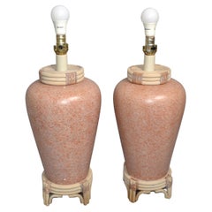 Paar rosa Keramik-Tischlampen im Terrazzo-Stil aus Bambus und Leder, asiatische Chinoiserie