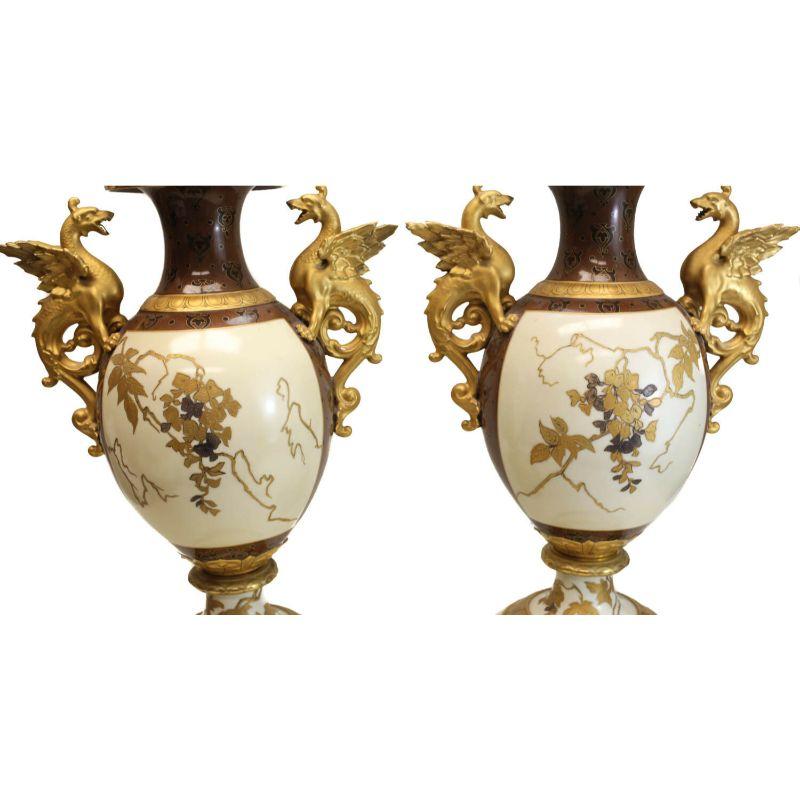 Paire de vases en porcelaine Pirkenhammer à motif dragon incrusté d'or, c. 1880 Bon état - En vente à Gardena, CA