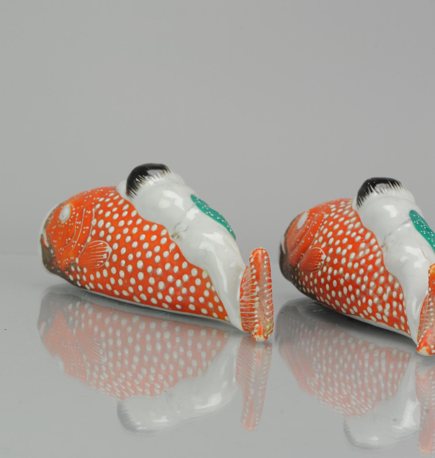 Pair of Pocket Wall Vases in Koi Carp Fish Shape Antique ca 1900 Japanese Kutani In Good Condition In Amsterdam, Noord Holland