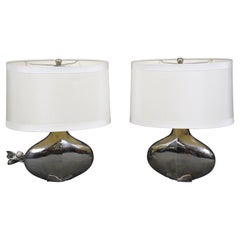 Paar moderne Tischlampen aus poliertem Stahl und Lucite Tanner Kenzie aus der Mitte des Jahrhunderts