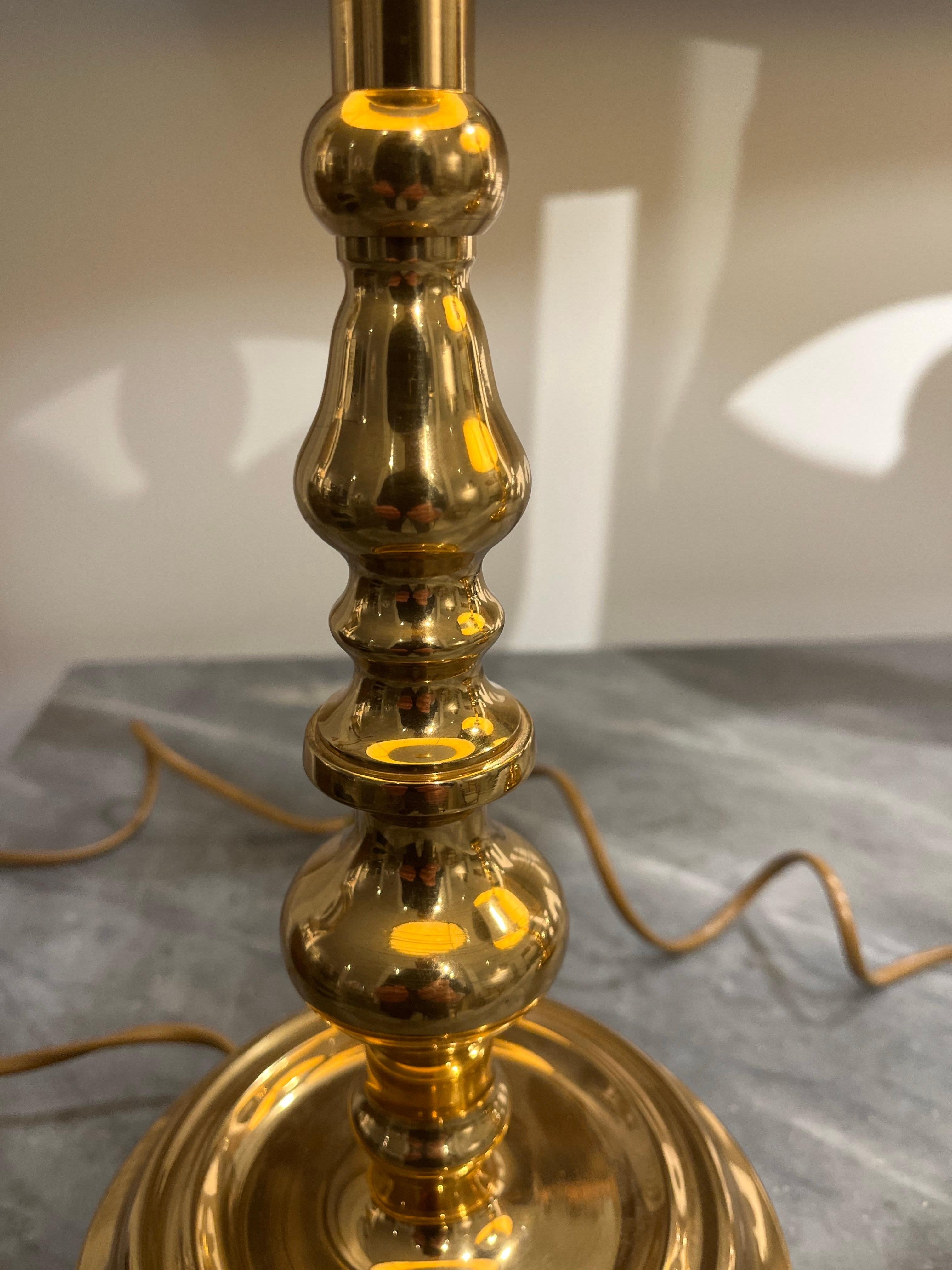 Pair Polished Vintage Mid Century Brass Table Lamps For Sale 7