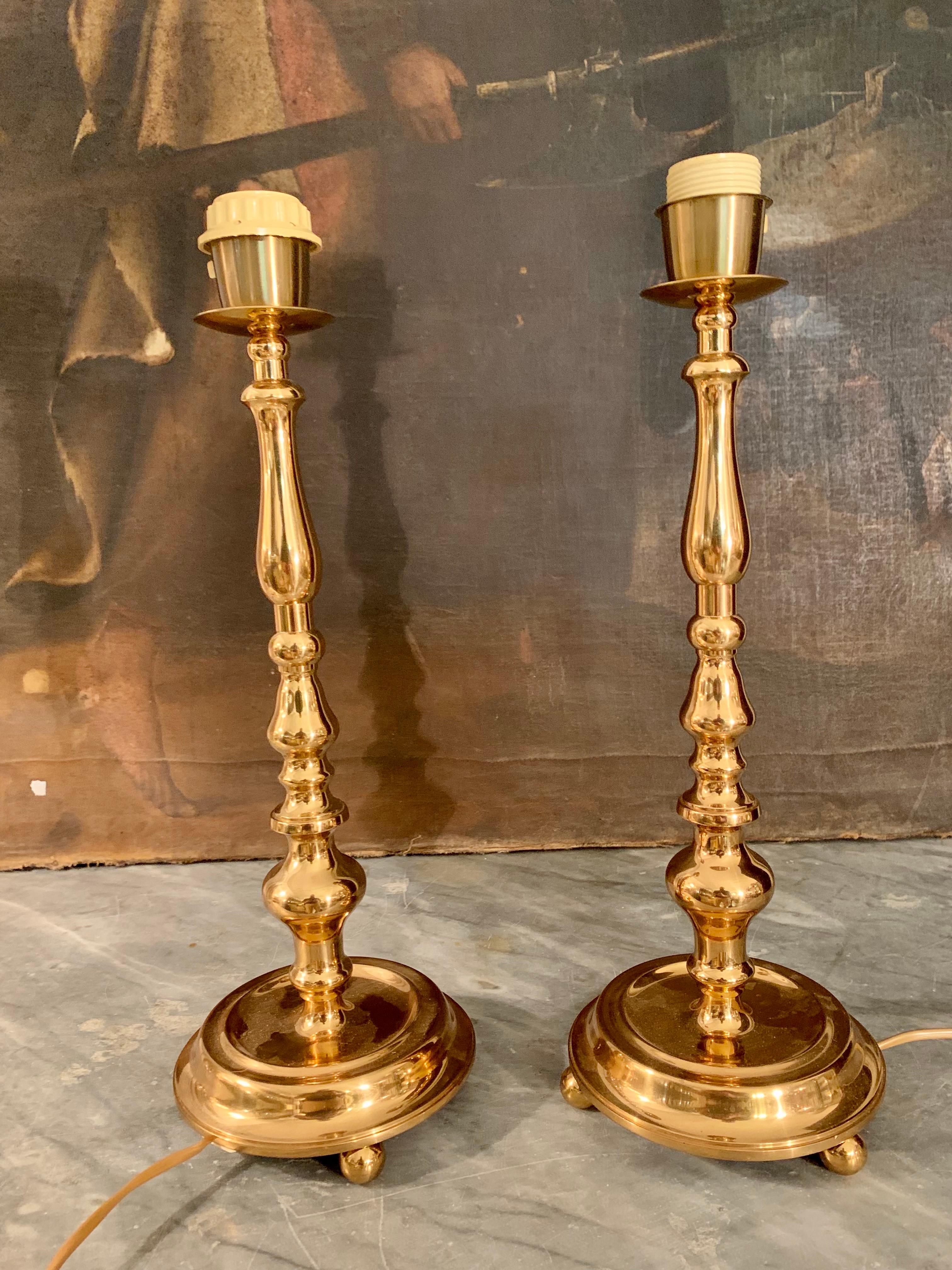 Pair Polished Vintage Mid Century Brass Table Lamps For Sale 10