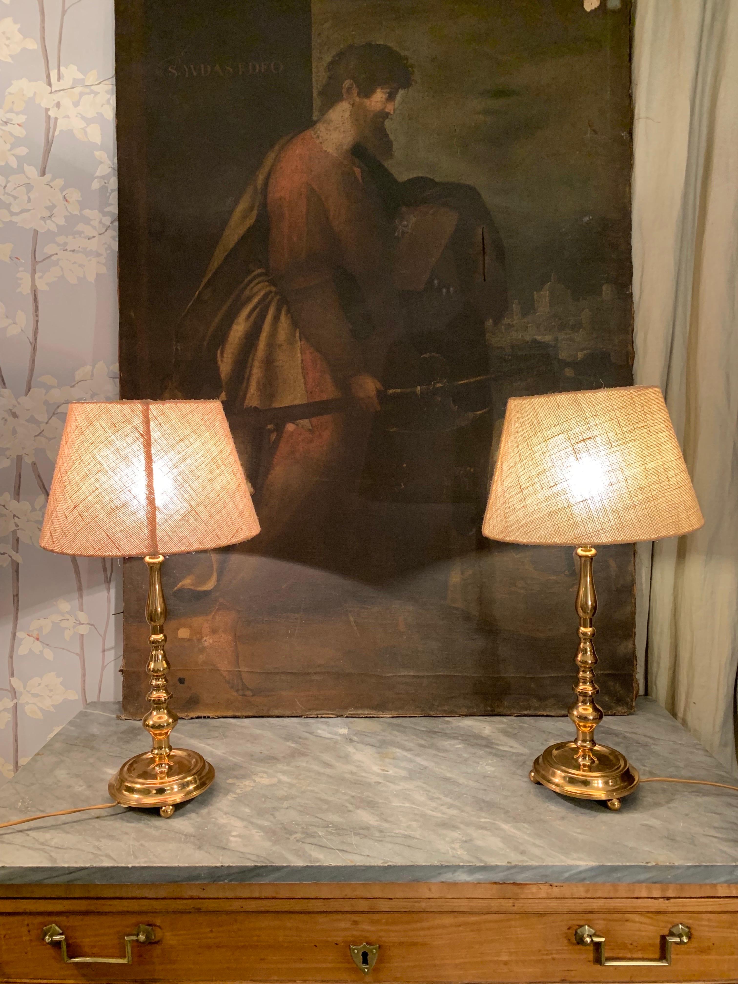 Pair Polished Vintage Midcentury Brass Table Lamps In Good Condition For Sale In Madrid, ES