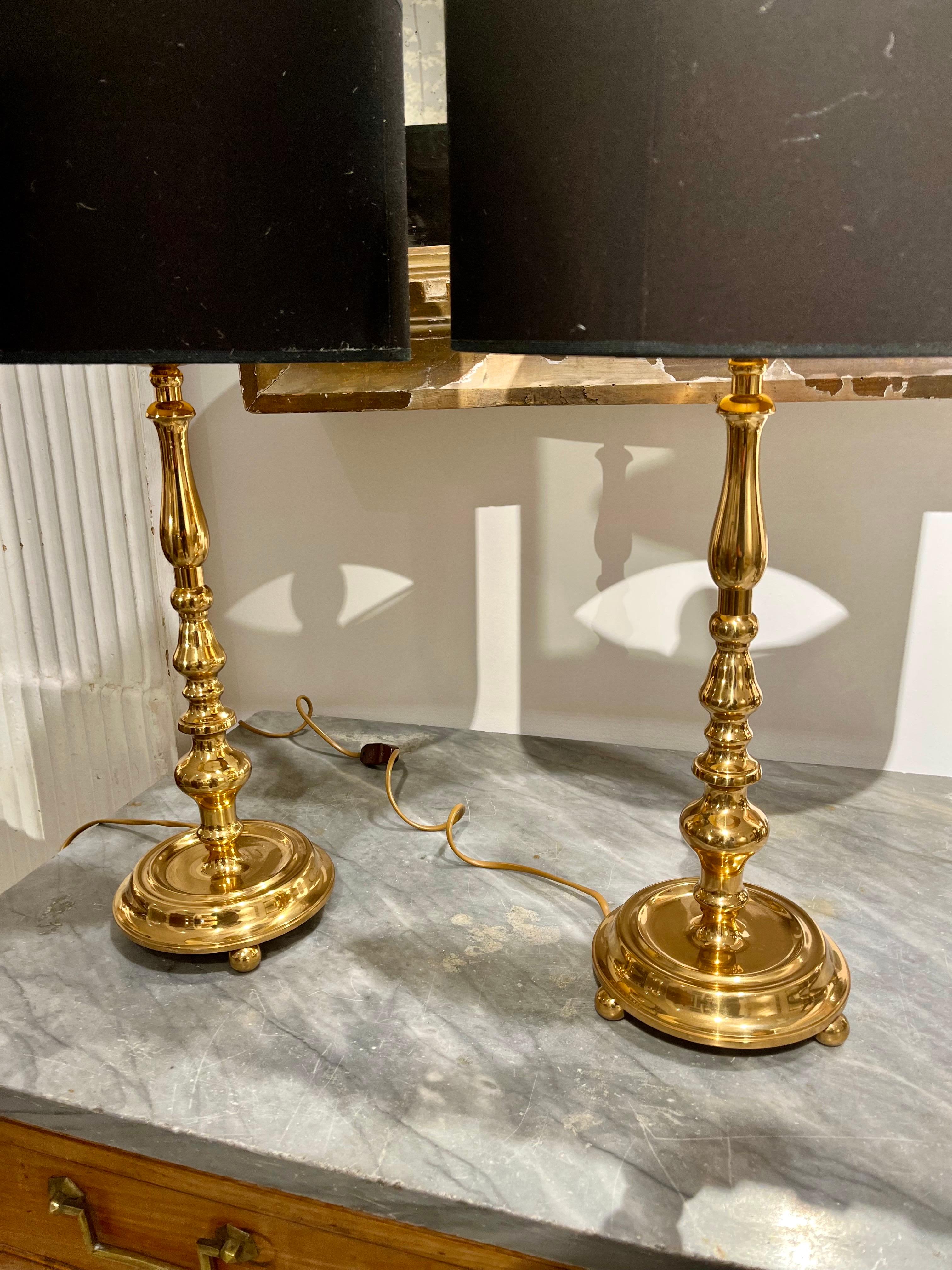 Pair Polished Vintage Mid Century Brass Table Lamps In Good Condition For Sale In Madrid, ES