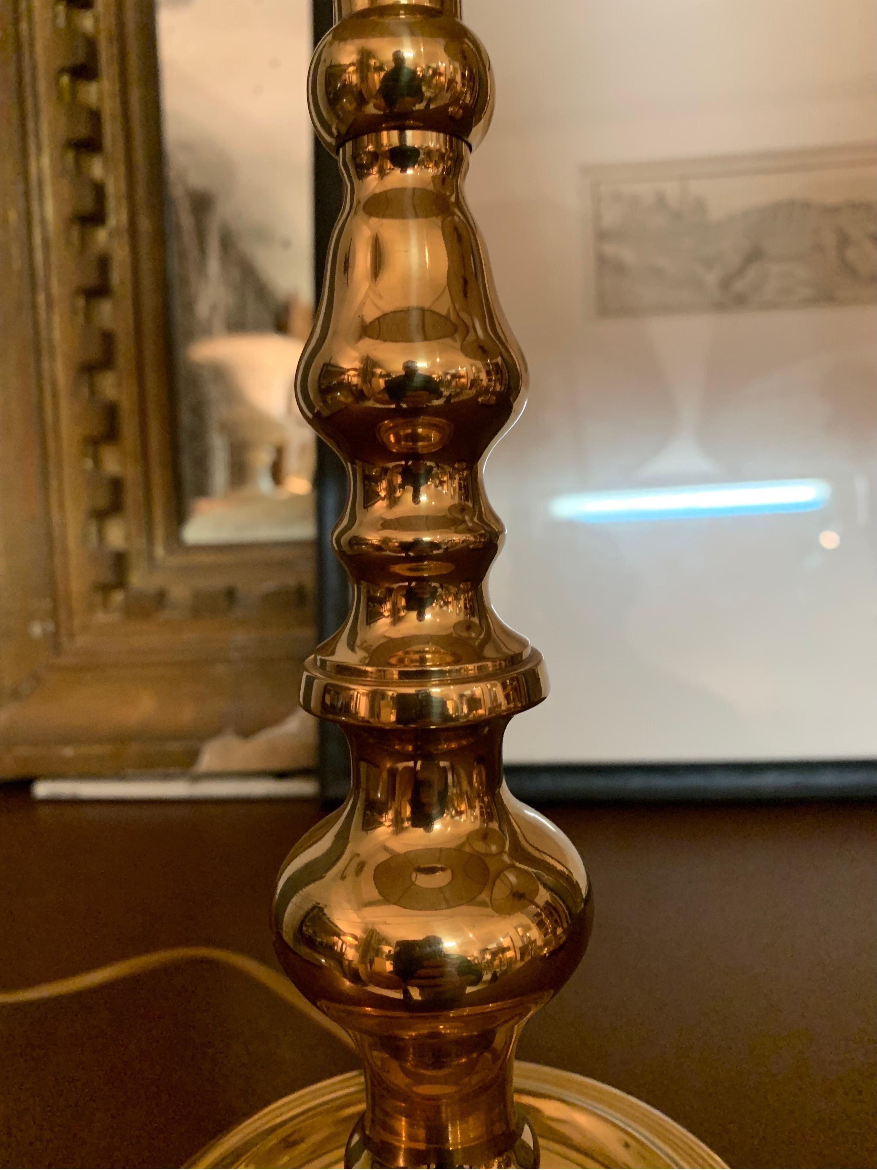 Paire de lampes polies Vintage Mid Century  Laiton  Lampes de bureau en vente 2