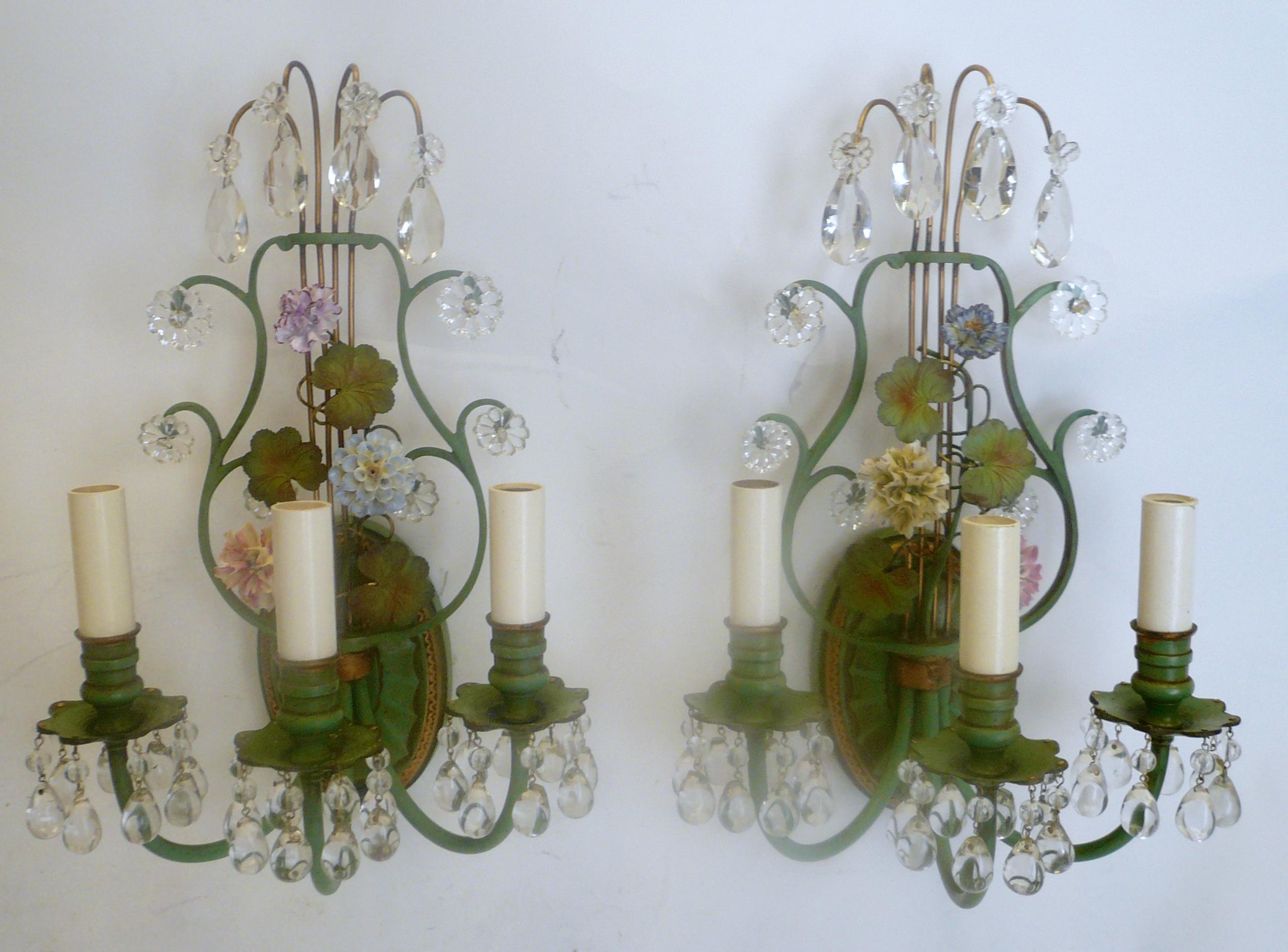 Early 20th Century Pair of Polychrome Enameled Bronze and Porcelain Flower Lyre Form Sconces For Sale