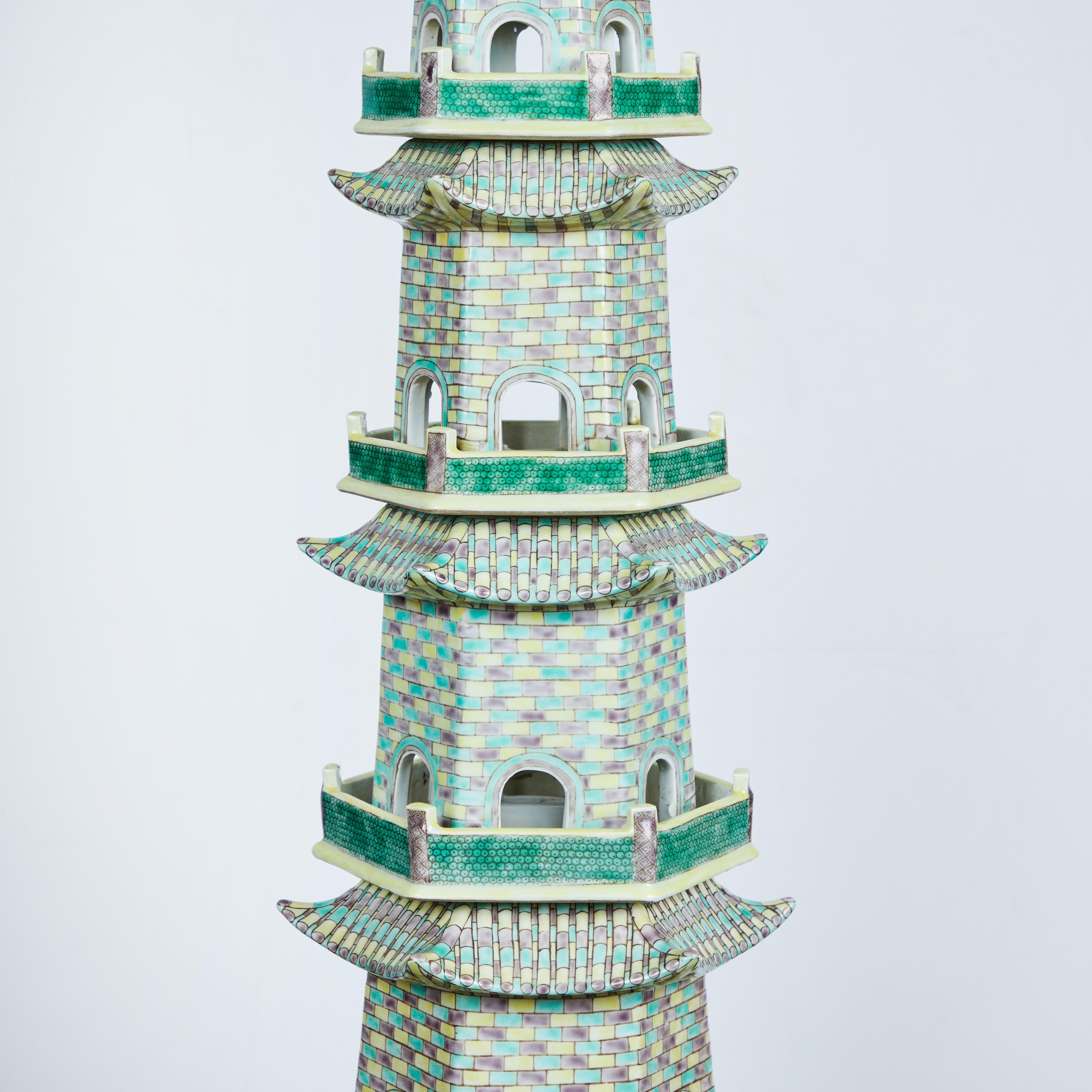 Pair Porcelain Pagodas In Good Condition For Sale In Newport Beach, CA