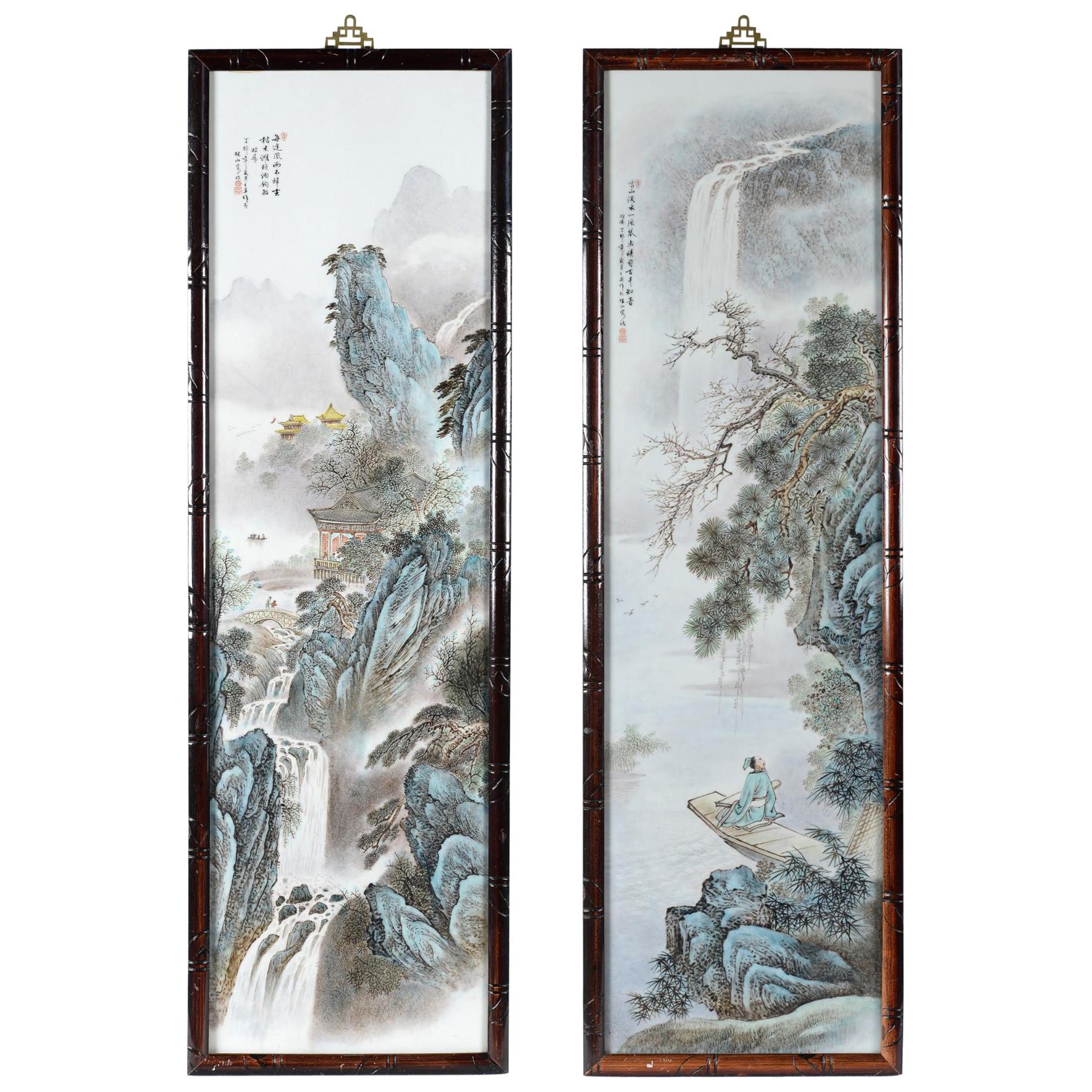 Coppia di placche in porcellana con cornice in legno Paesaggio montano Wang Yeting, marchiate