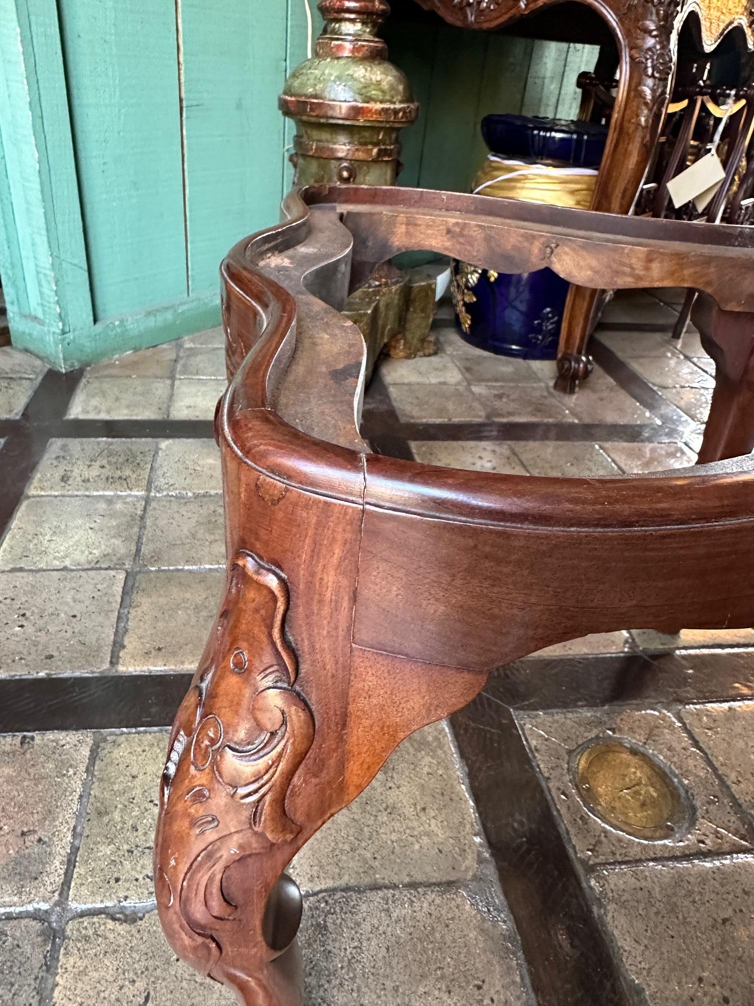 Pair Portuguese Rococo Jacaranda Hand carved Wood Dining Side Chairs Antique LA For Sale 4