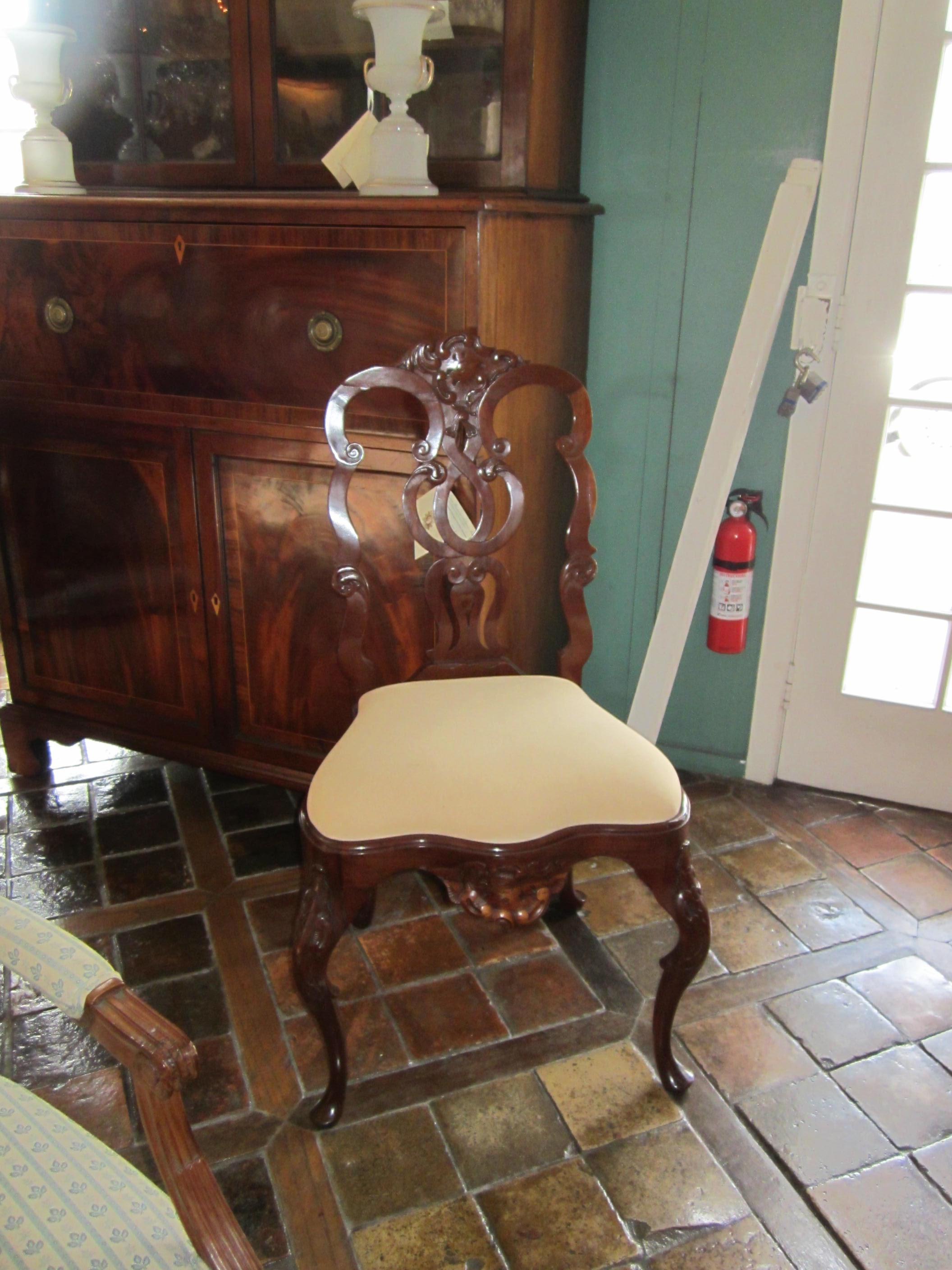 Pair Portuguese Rococo Jacaranda Hand carved Wood Dining Side Chairs Antique LA For Sale 9
