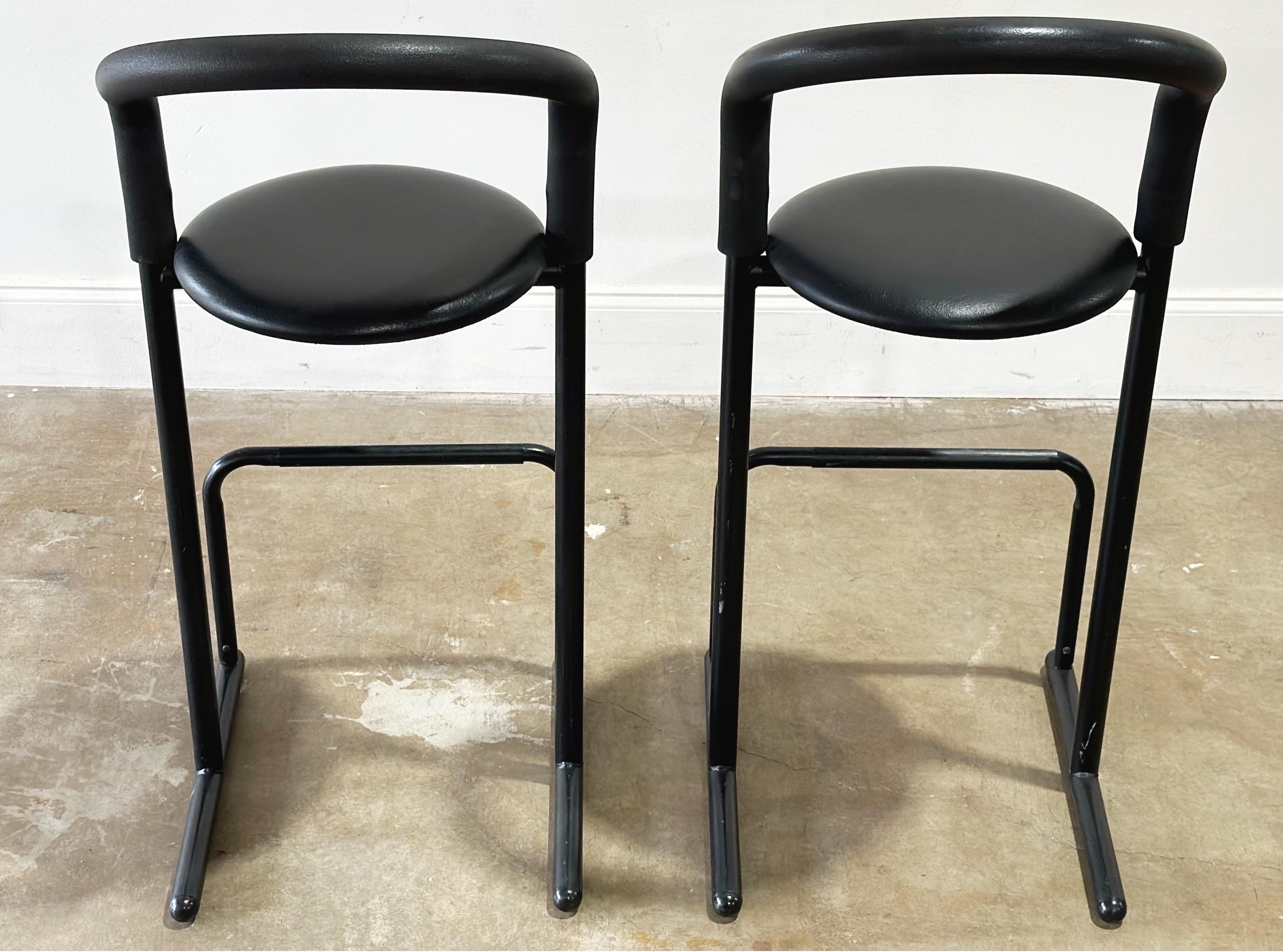 Pair Post Modern Barstools, Vintage 1980s Amisco Black Bar Stools, Bar Height In Good Condition For Sale In Decatur, GA