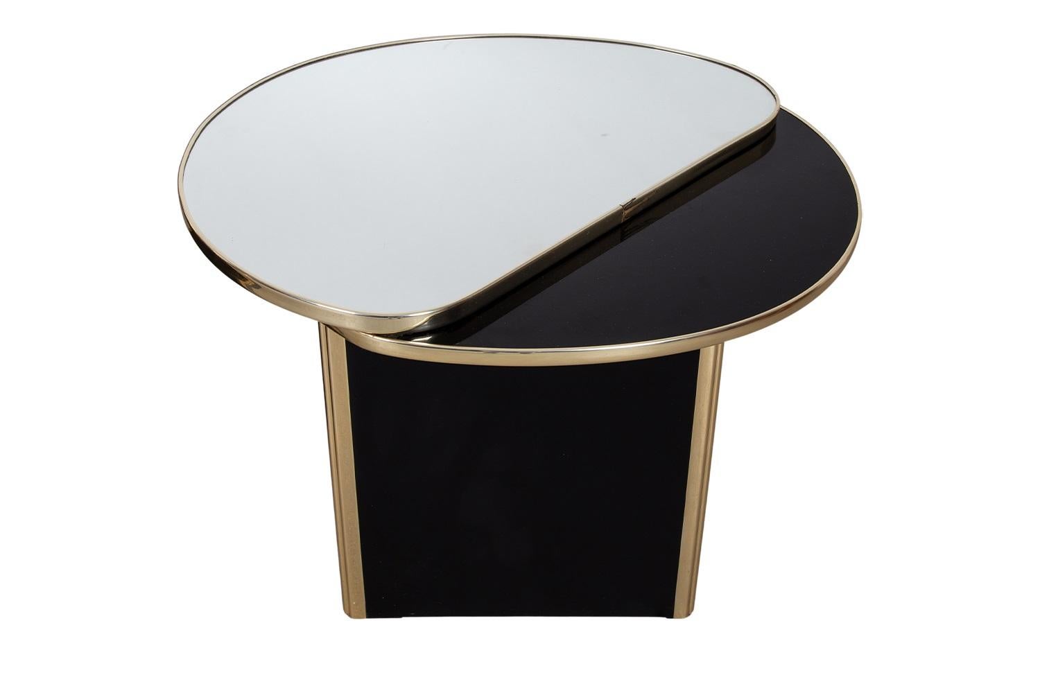 Inconnu Paire de tables d'appoint postmodernes Plateau en miroir Base à piédestal noire en vente