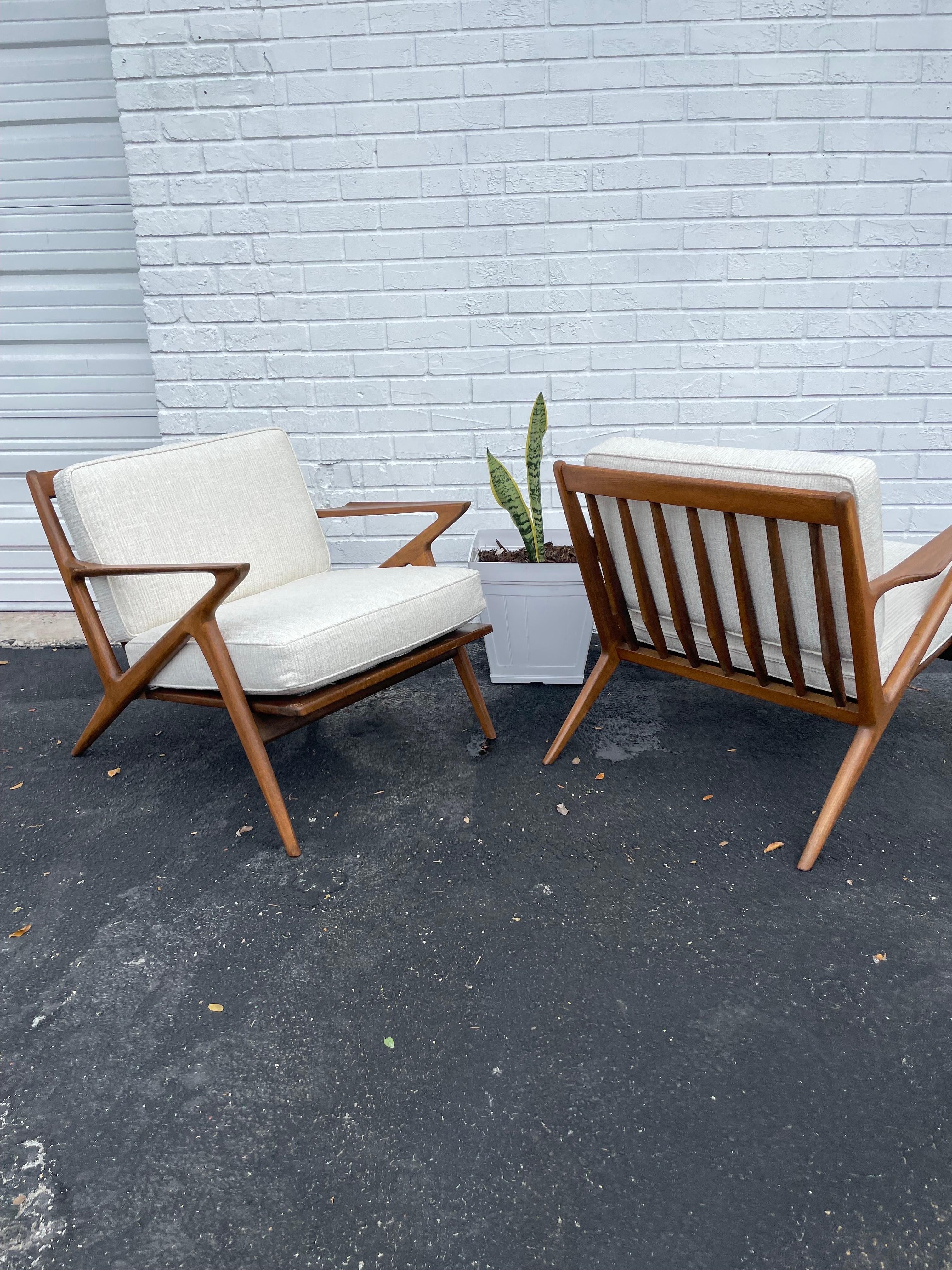 Pair Poul Jensen for Selig Z Chairs Danish Mid-Century Modern In Good Condition In Fort Lauderdale, FL