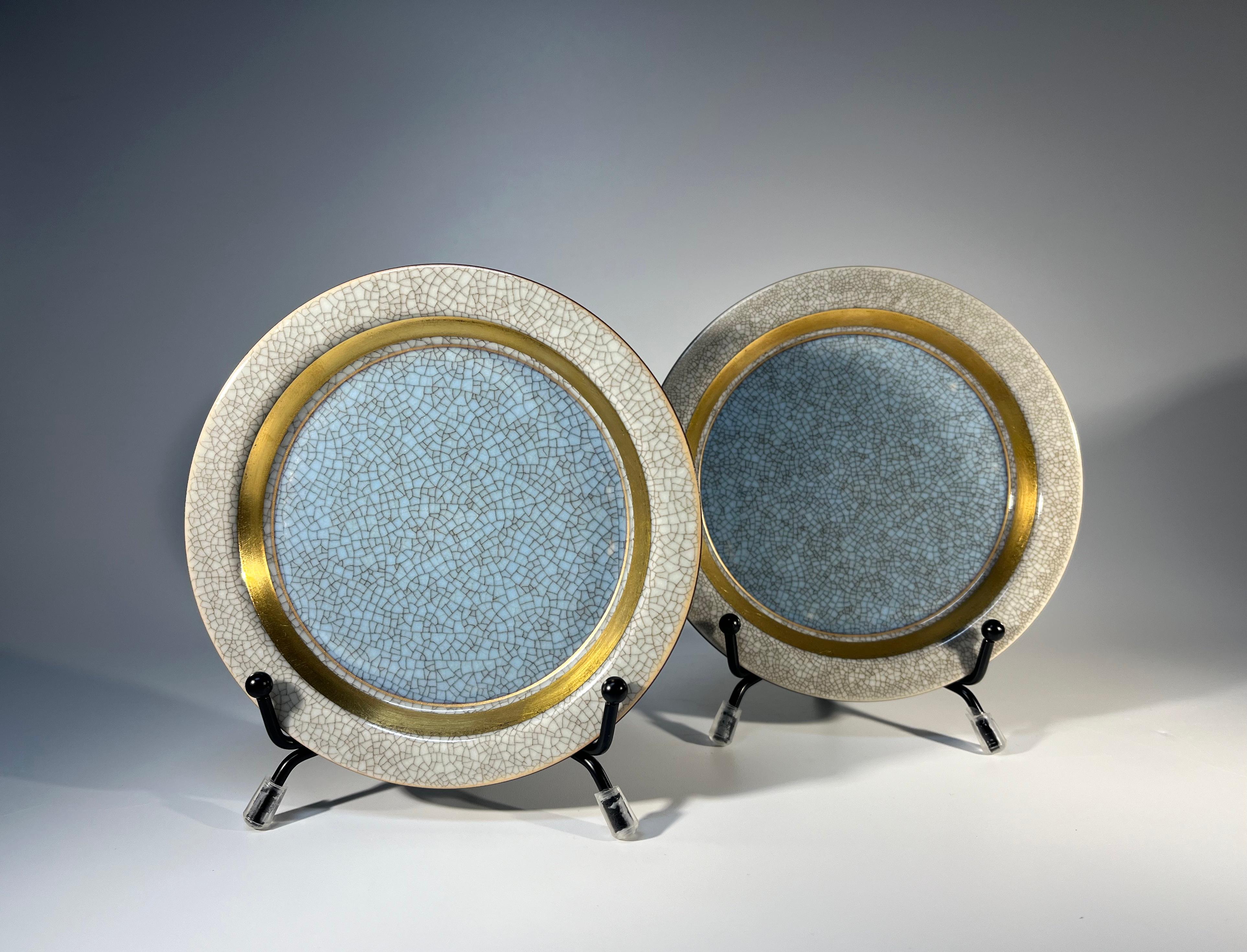 Danois Paire de plateaux en porcelaine Craquelure bleu poudre Thorkild Olsen Royal Copenhagen 3010 en vente