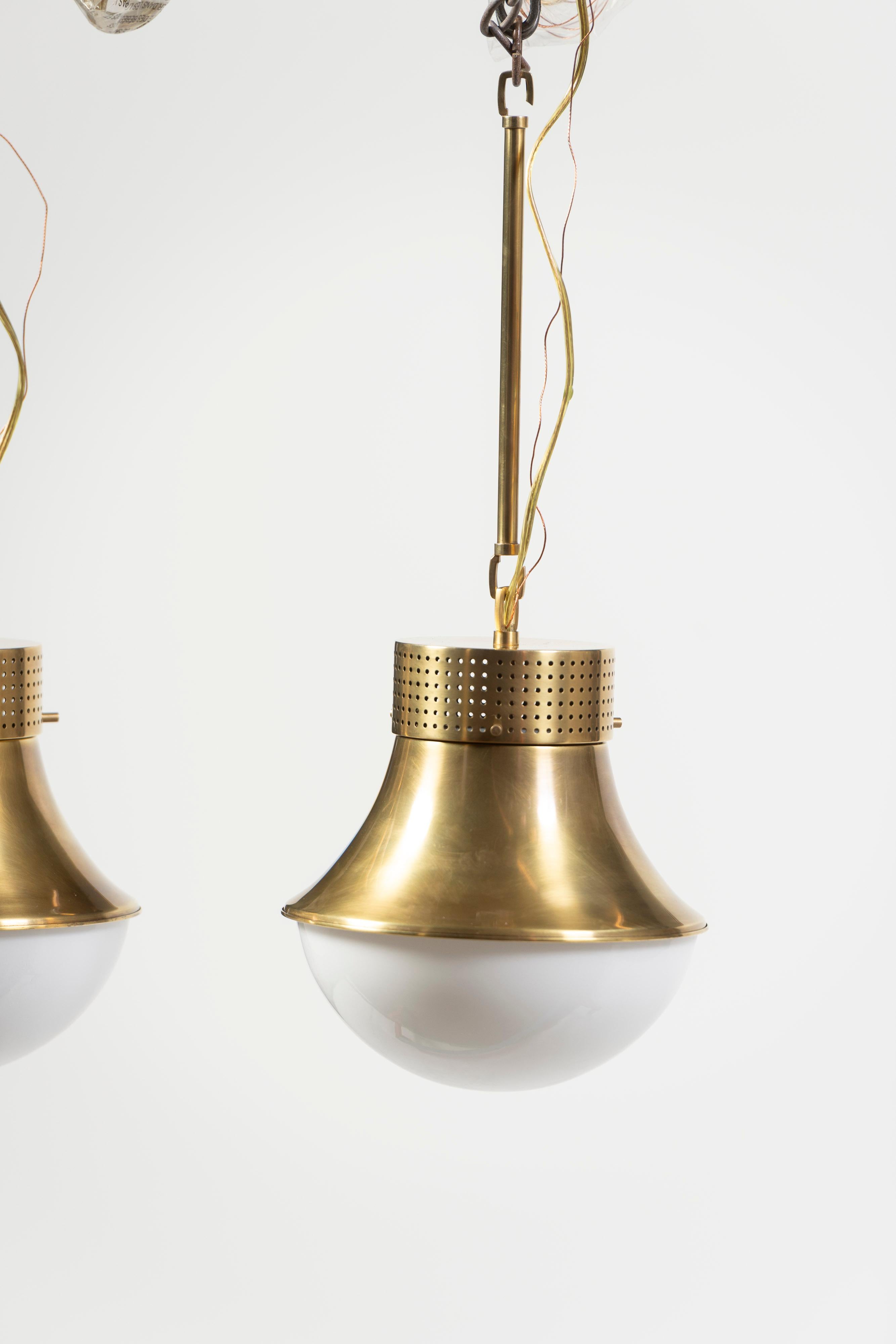 Pair of pre-owned Kelly Wearstler's Precision Small Pendants by Visual Comfort are the perfect transitional pieces for over your kitchen island. Hang a series of these to make a beautiful statement. The Precision pendant consists of an