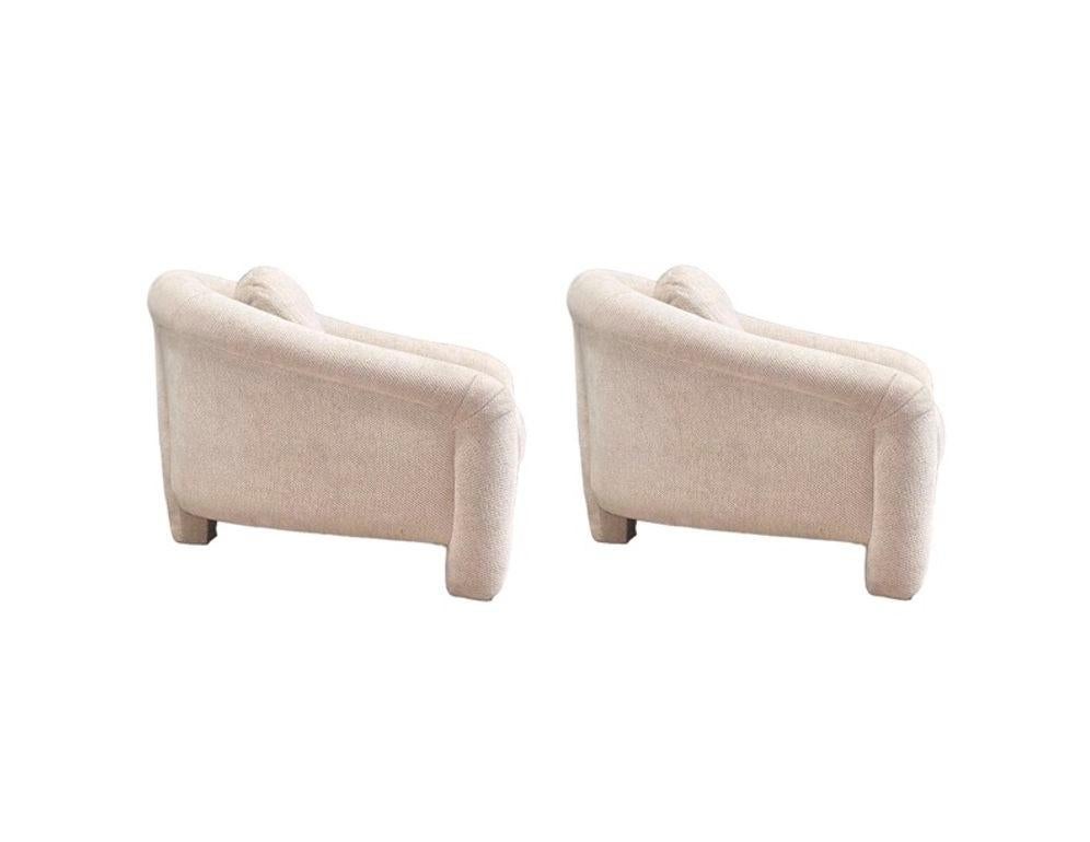 Pair Preview Tripod Lounge Chair, 1980. Tapisserie d'origine. Belle forme sculpturale.
Mesure 36.5