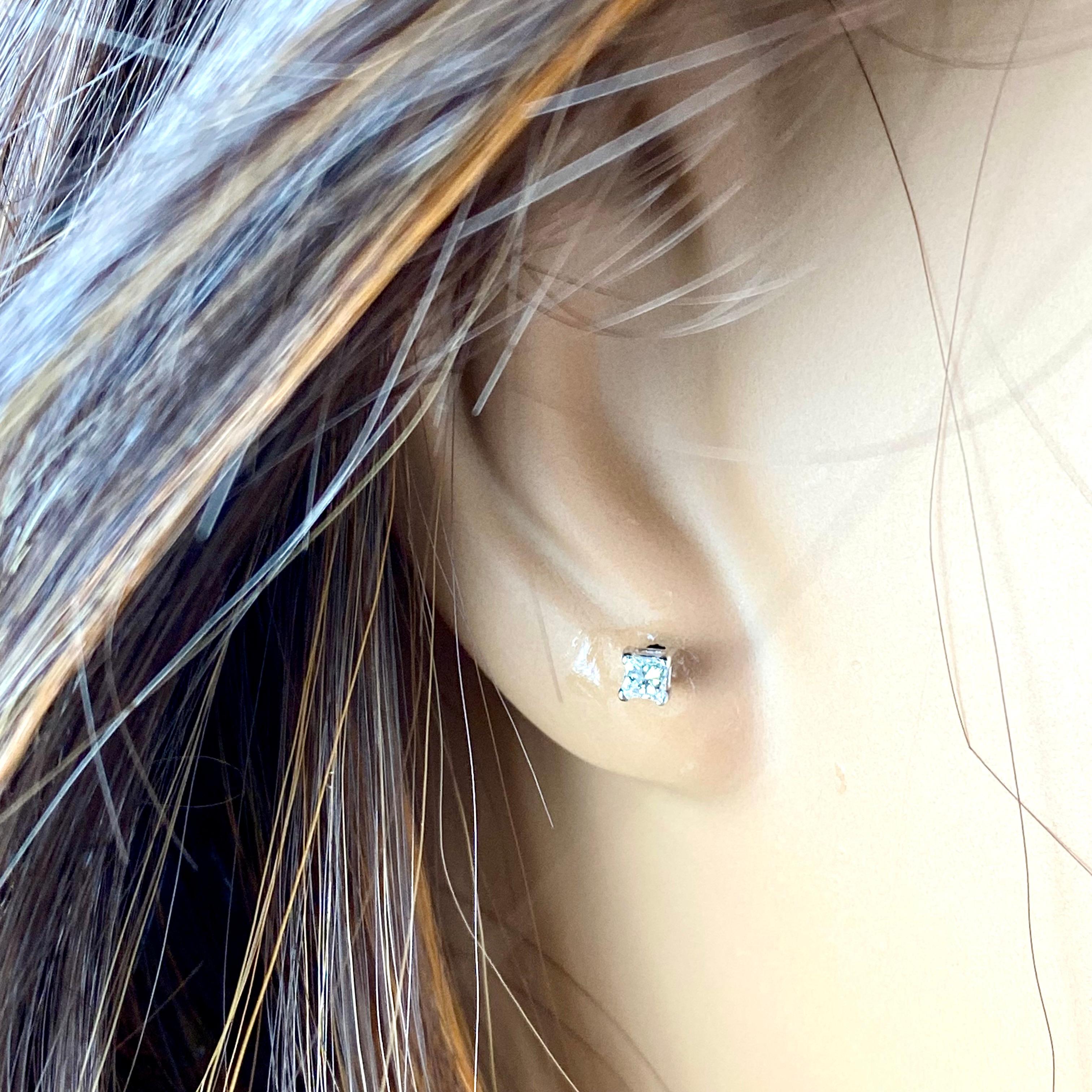 Contemporary Pair Princess Diamond 0.20 Carat 14 Karat White Gold 0.13 Inch Stud Earrings  For Sale