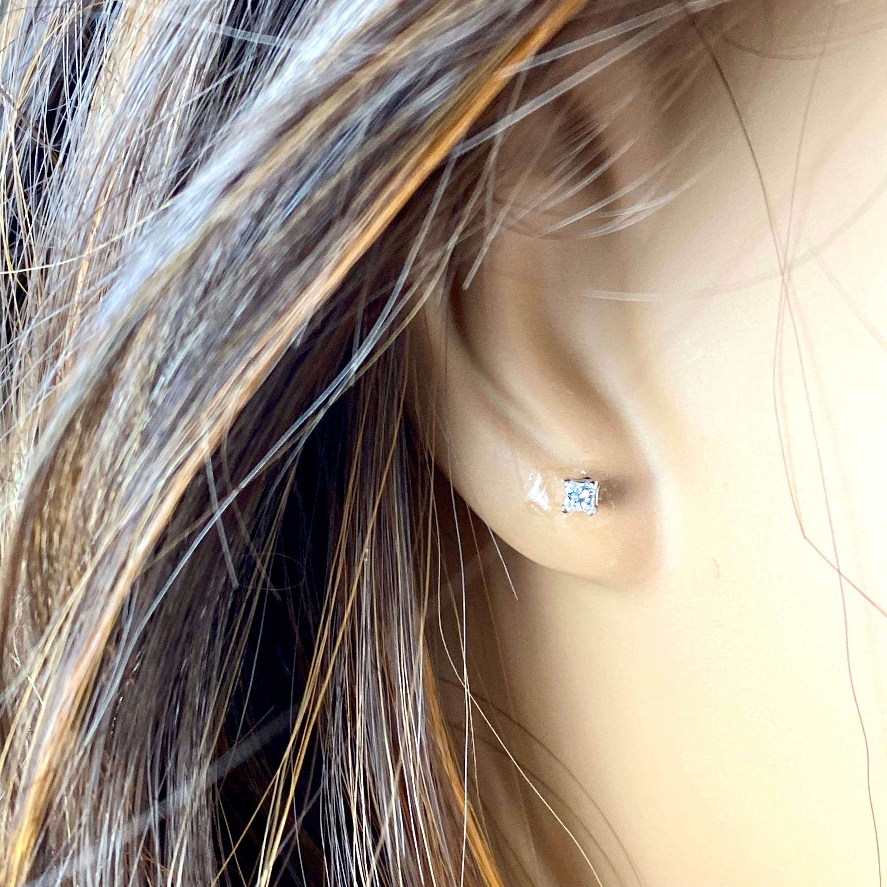 Pair Princess Diamond 0.20 Carat 14 Karat White Gold 0.13 Inch Stud Earrings  For Sale 1