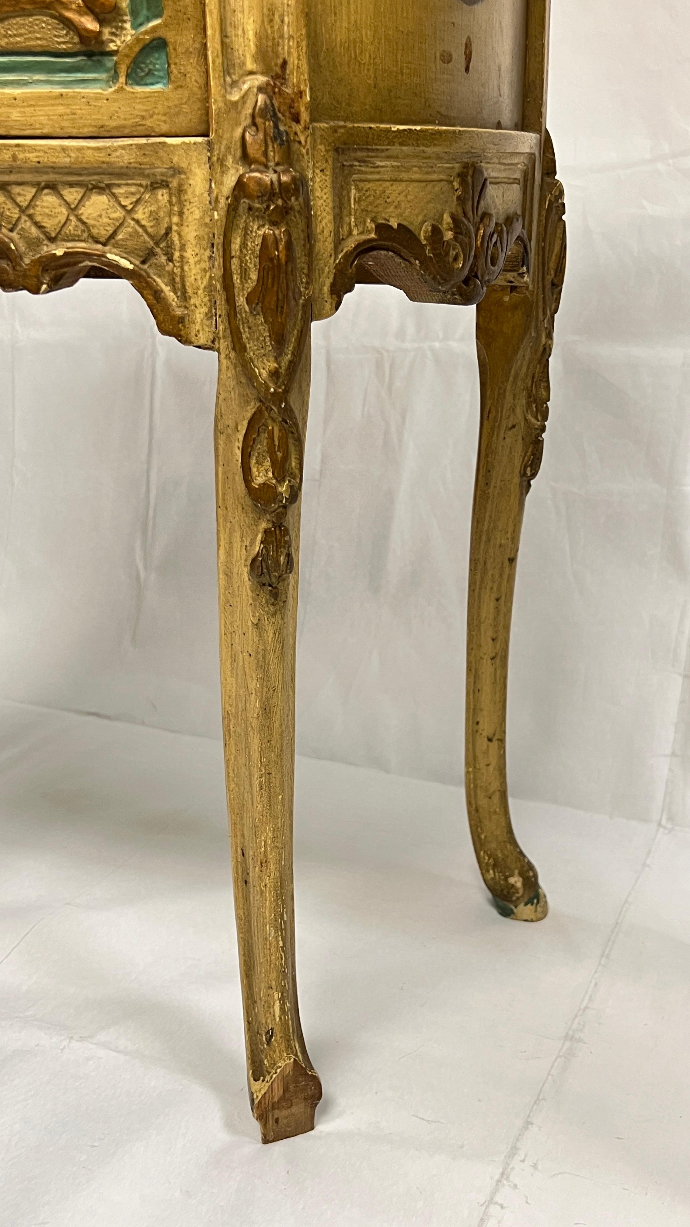 Paire de tables d'appoint provinciales de style Louis XV peintes à la main en vente 7