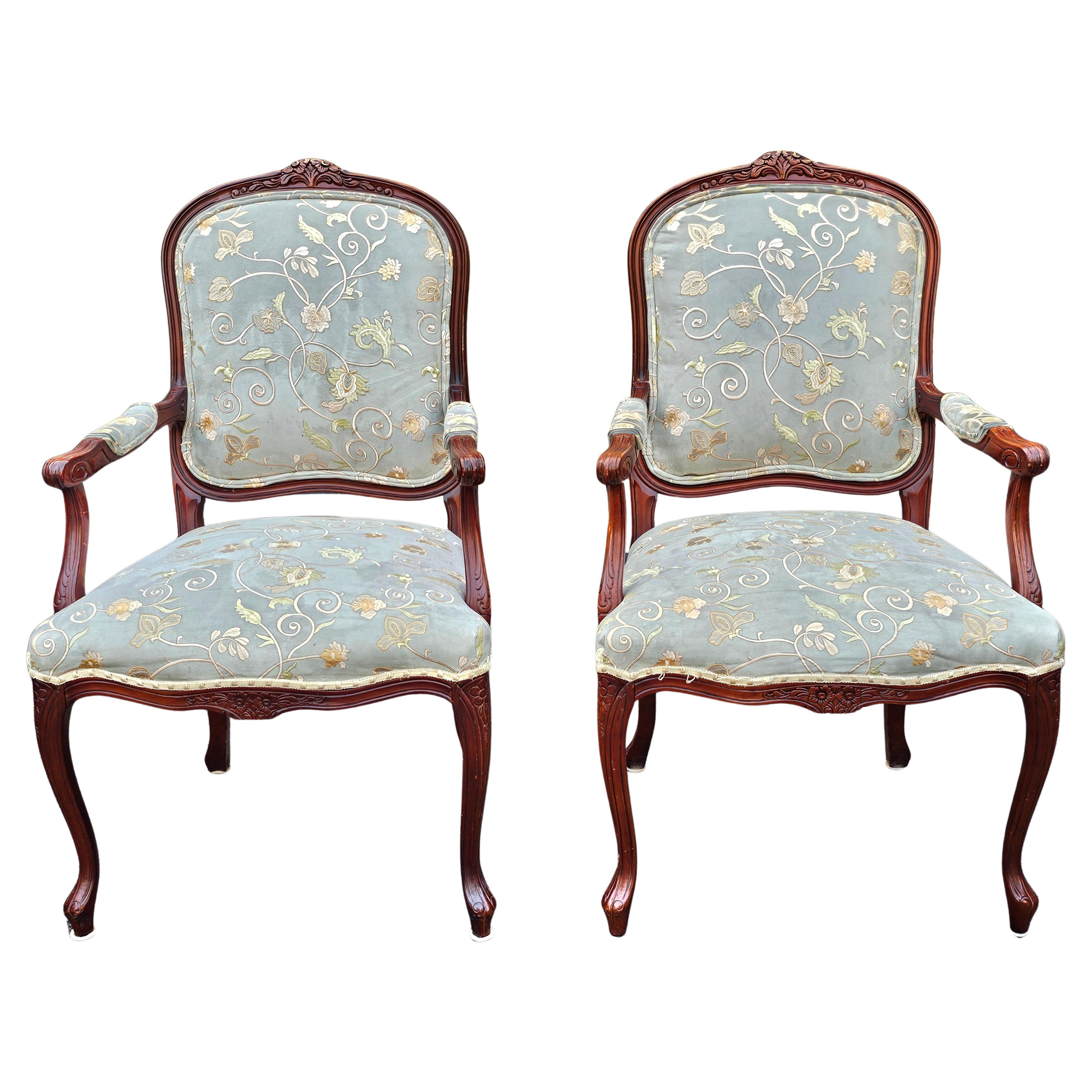 Coppia Stile Provinciale in Legno di Frutta e Tappezzeria Ultrasuede Ricamata  Poltrone