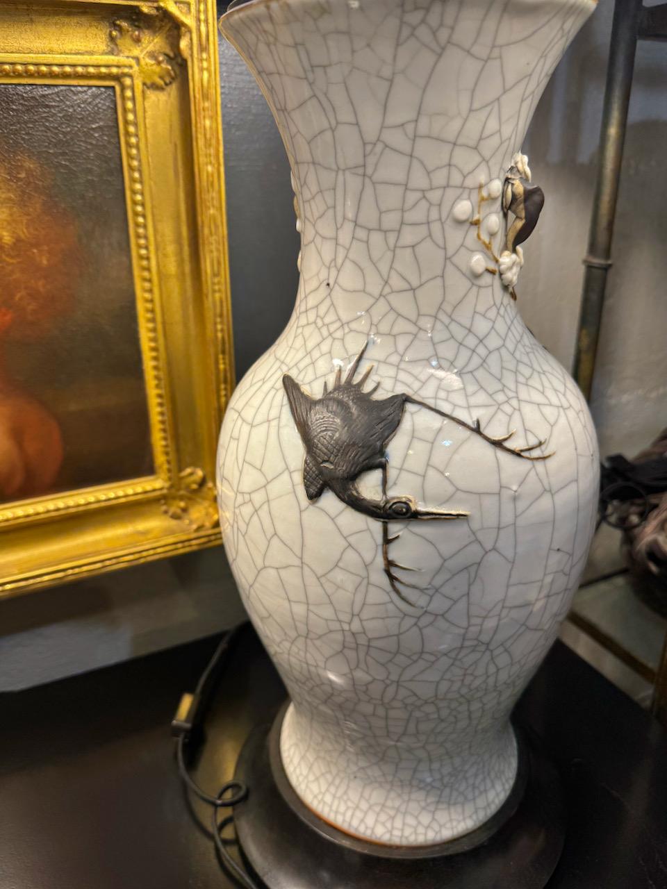 Paire de lampes urnes en porcelaine à glaçure craquelée Dragon Qing en vente 4