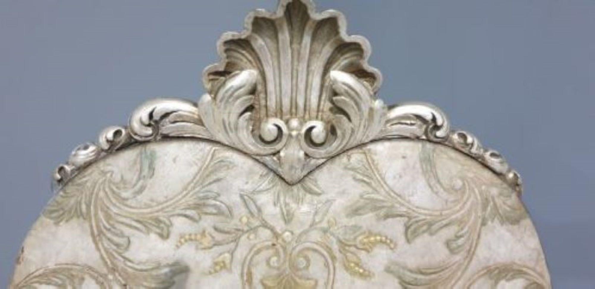 Paar Queen Anne Leder geprägte Einzelbetten (Geprägt) im Angebot