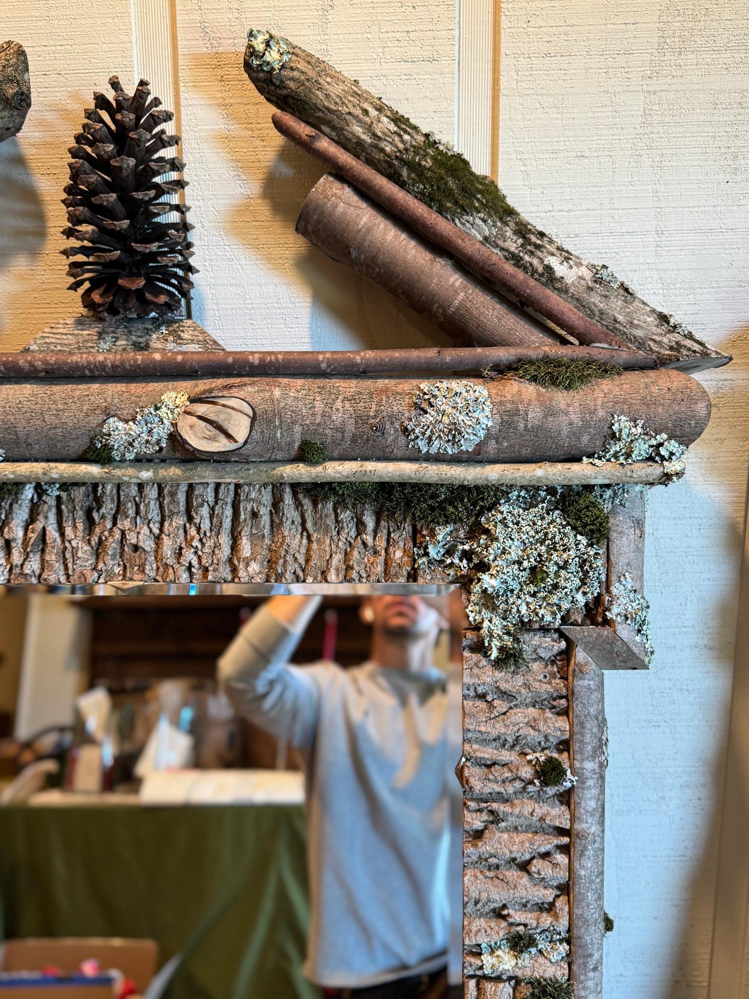 Paar Raleigh Adams Broken Pediment Woodland Spiegel im Angebot 11