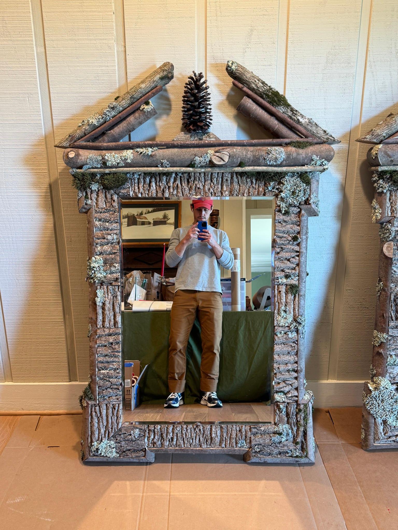 Paar Raleigh Adams Broken Pediment Woodland Spiegel im Angebot 3