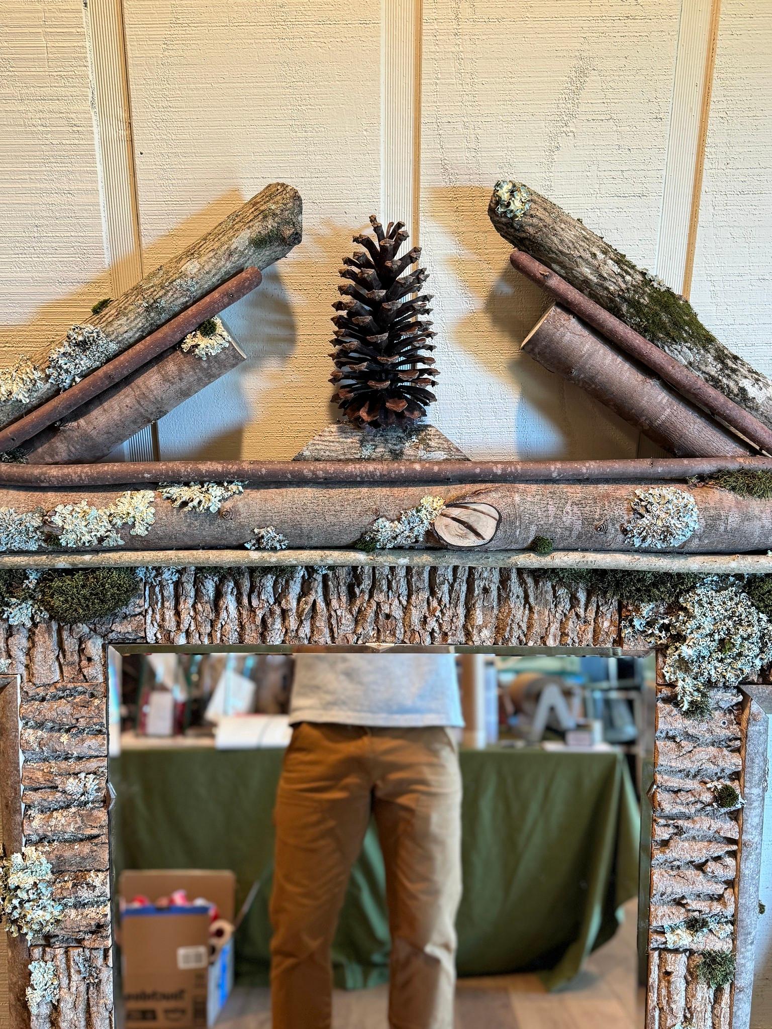 Paar Raleigh Adams Broken Pediment Woodland Spiegel im Angebot 4