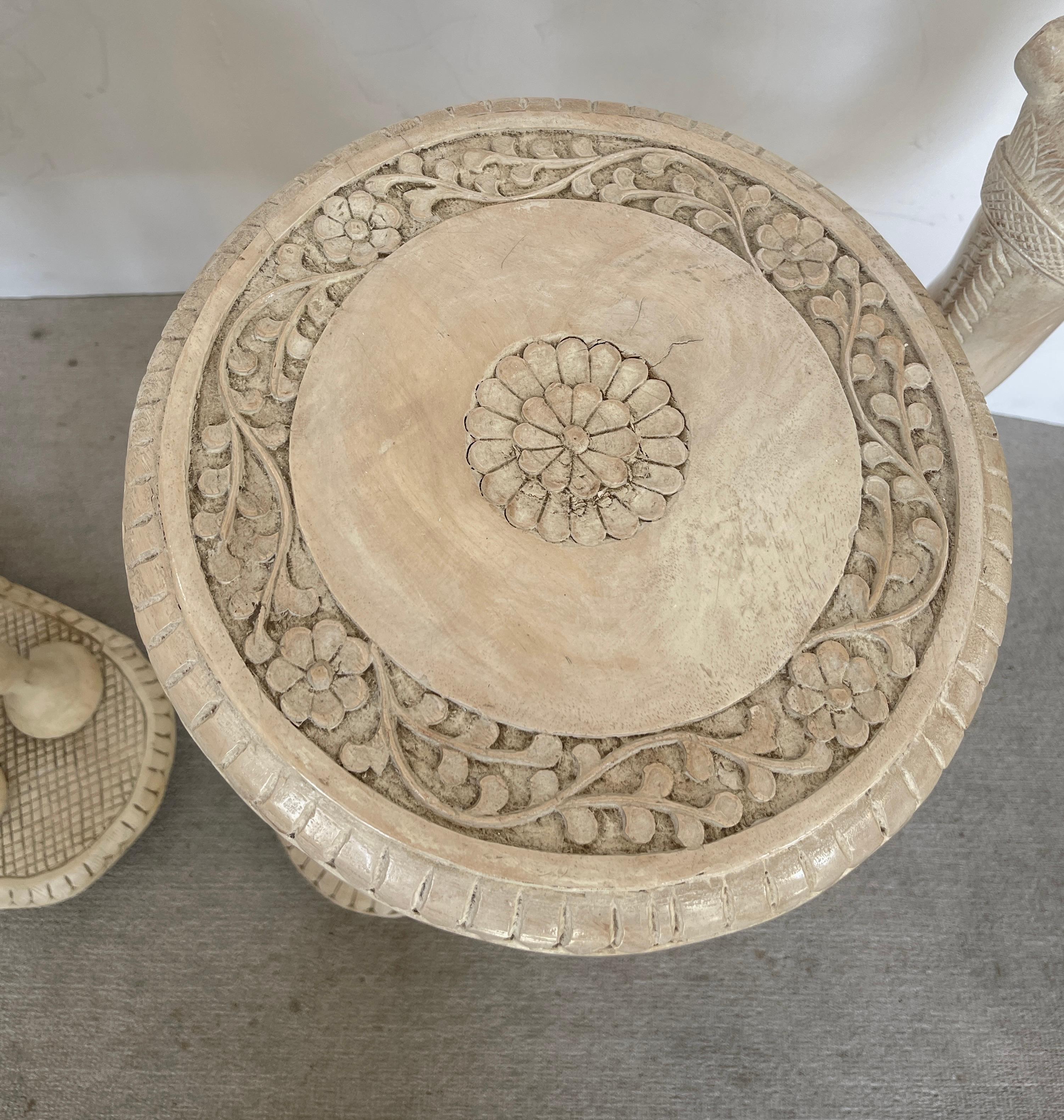 Paire de rares tables à chameau anglo-indiennes en bois sculpté à la main de couleur ivoire C.1880-1920 en vente 6
