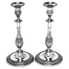 Coppia di rari candelieri antichi georgiani in argento fuso 1777 Londra Inghilterra