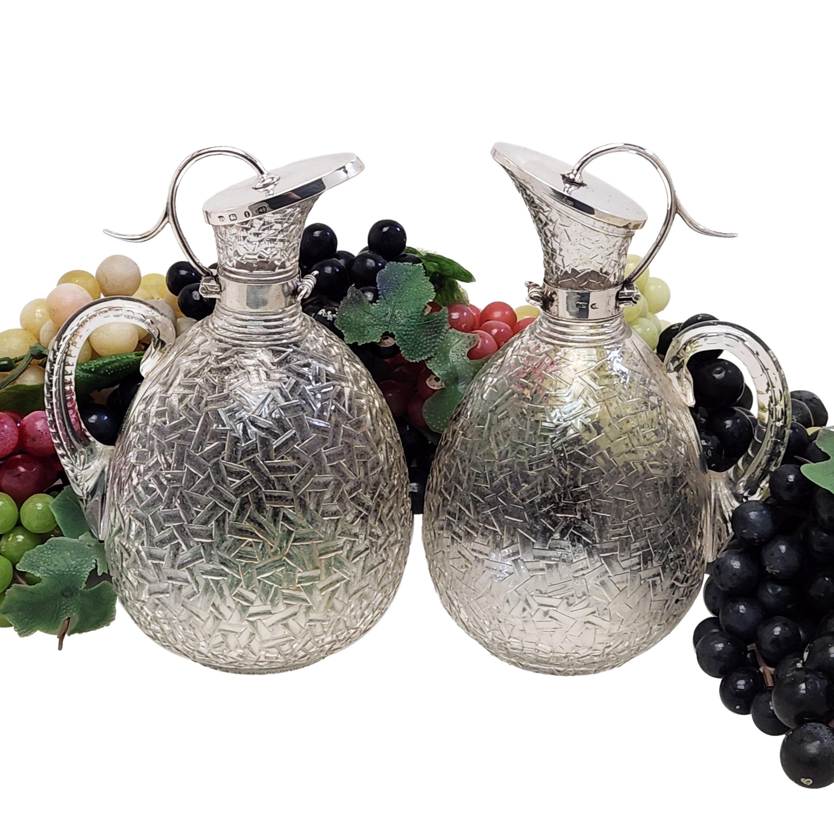 Vittoriano Coppia di rare brocche di Caret in argento e vetro dell'epoca vittoriana / Decantatori di vino 1893 in vendita