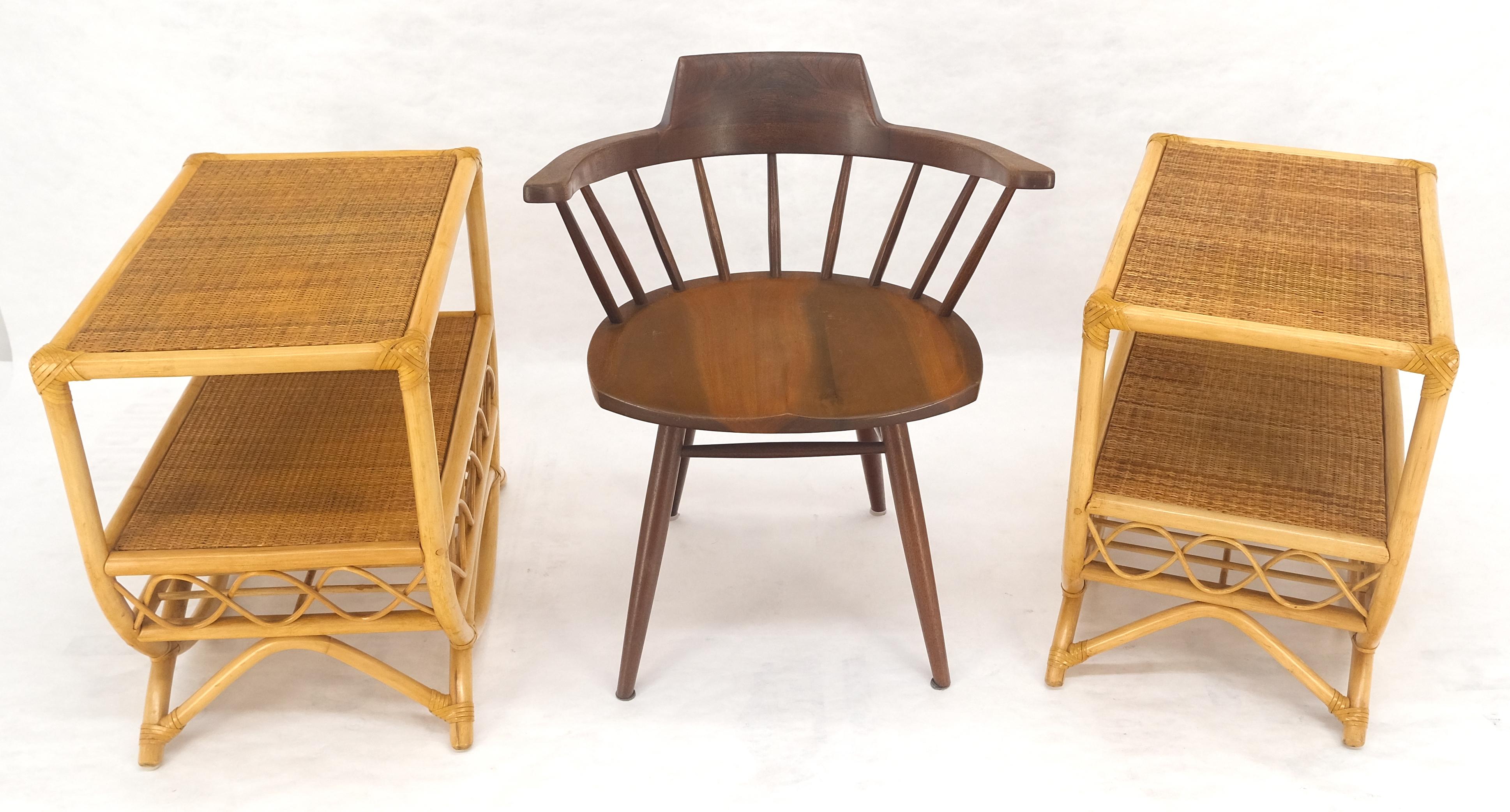 Américain Paire de tables d'appoint à deux niveaux en bambou rotin avec dessus en tissu d'herbe Porte-revues en vente