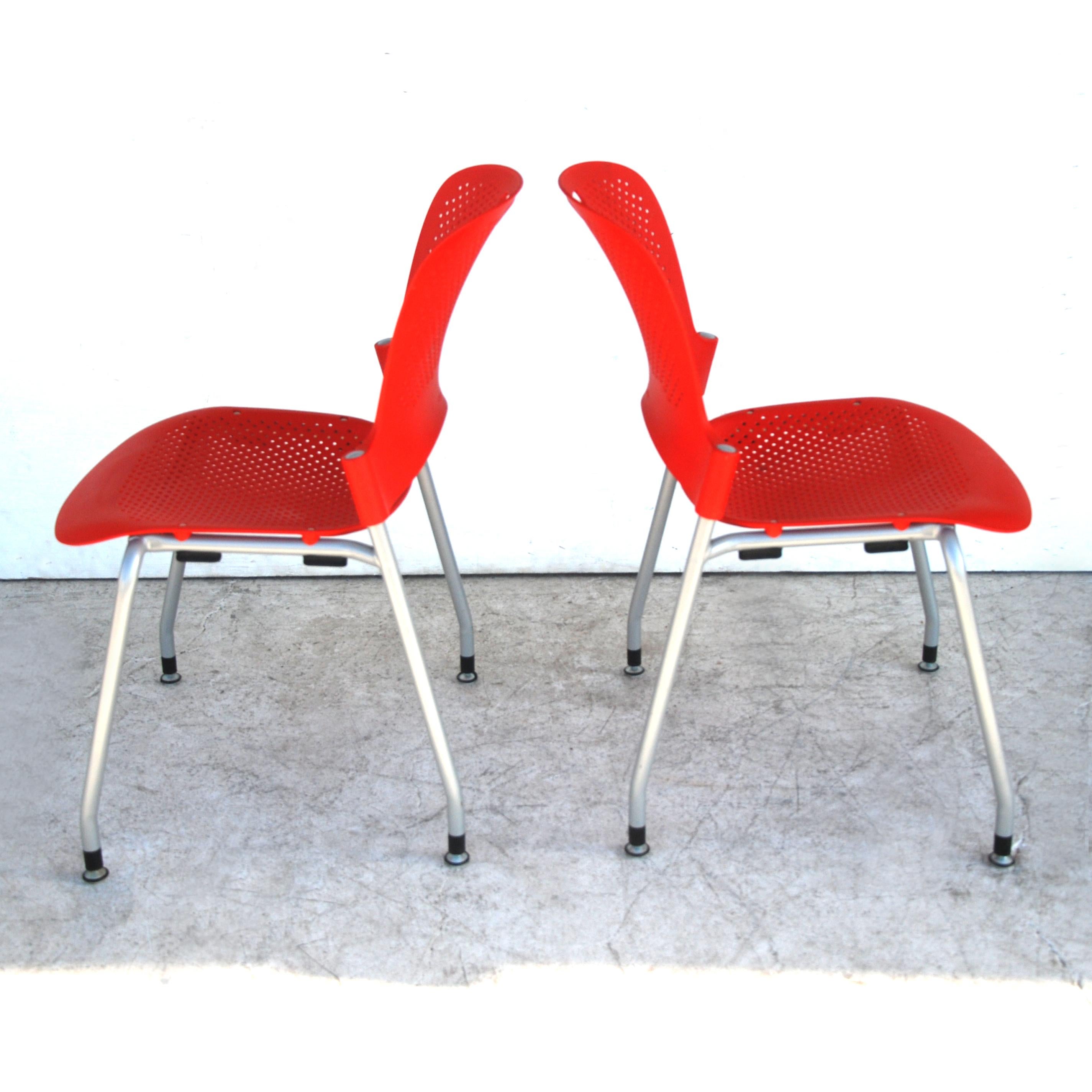 Américain Paire de chaises empilables Red Caper de Jeff Weber pour Herman Miller en vente