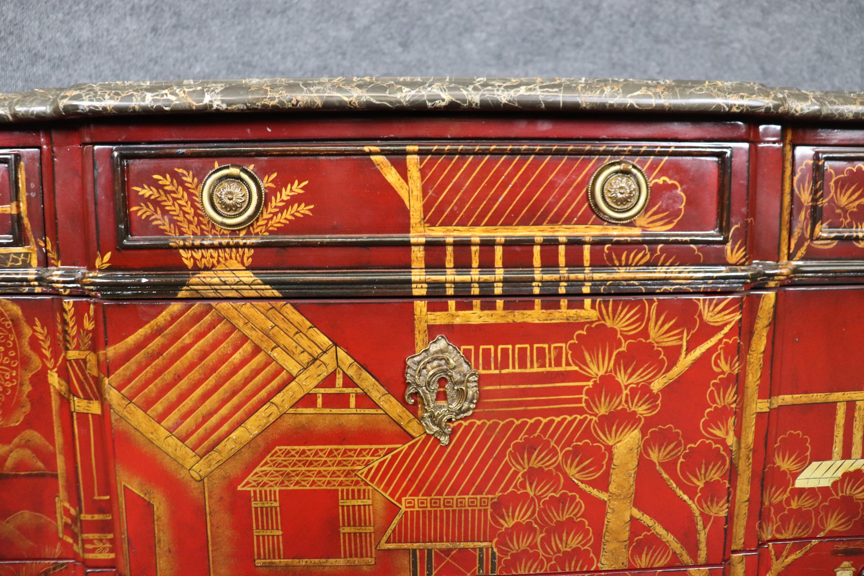 Paar rote Gold Chinoiserie-Kommoden im französischen Louis-XV-Stil von Maitland Smith-Marmor im Angebot 9