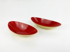 Coppia di ciotole rosse moderniste in ottone di Gunnar Ander Ystad-Metall Svezia