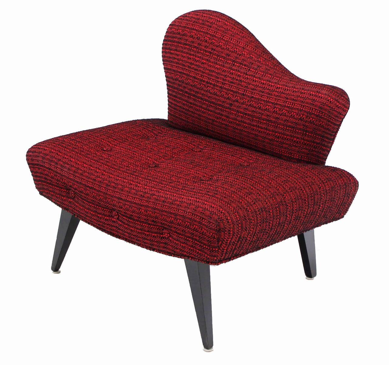 Mid-Century Modern Paire de fauteuils de salon en tissu rouge, modernes au milieu du siècle, à dossier camel en vente