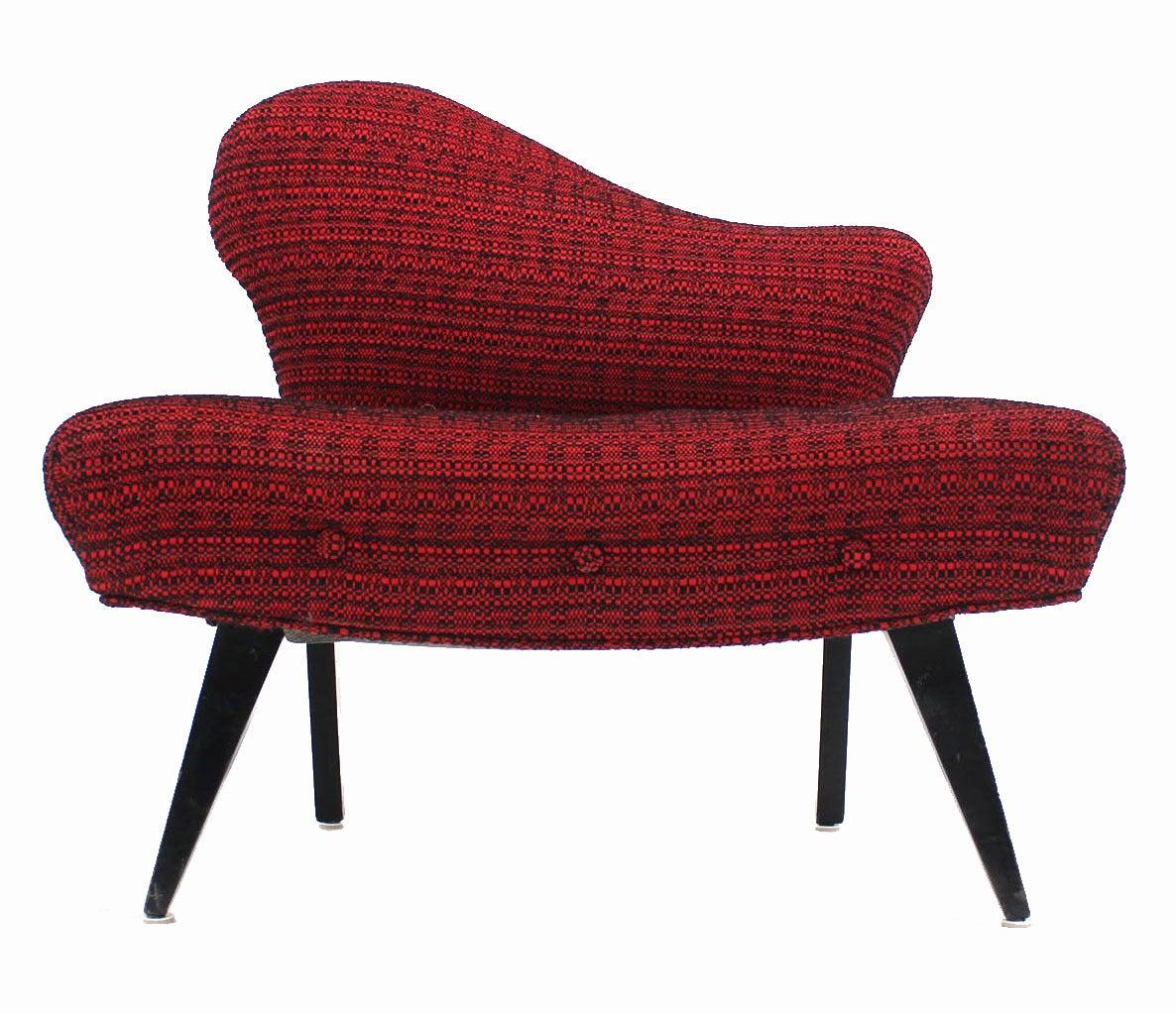 Paire de fauteuils de salon en tissu rouge, modernes au milieu du siècle, à dossier camel en vente 1