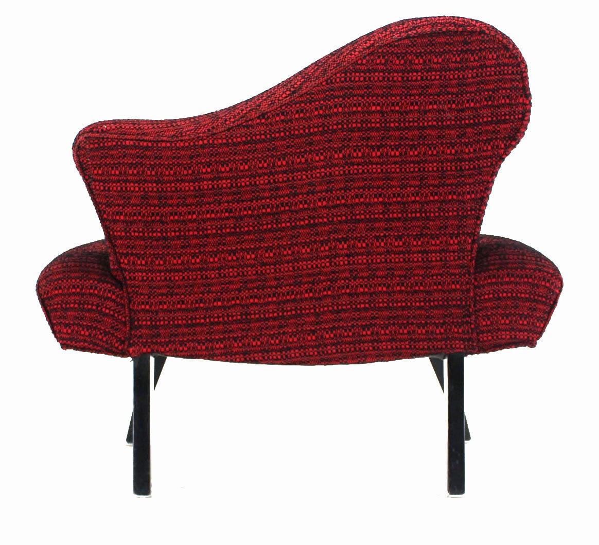 Paire de fauteuils de salon en tissu rouge, modernes au milieu du siècle, à dossier camel en vente 2