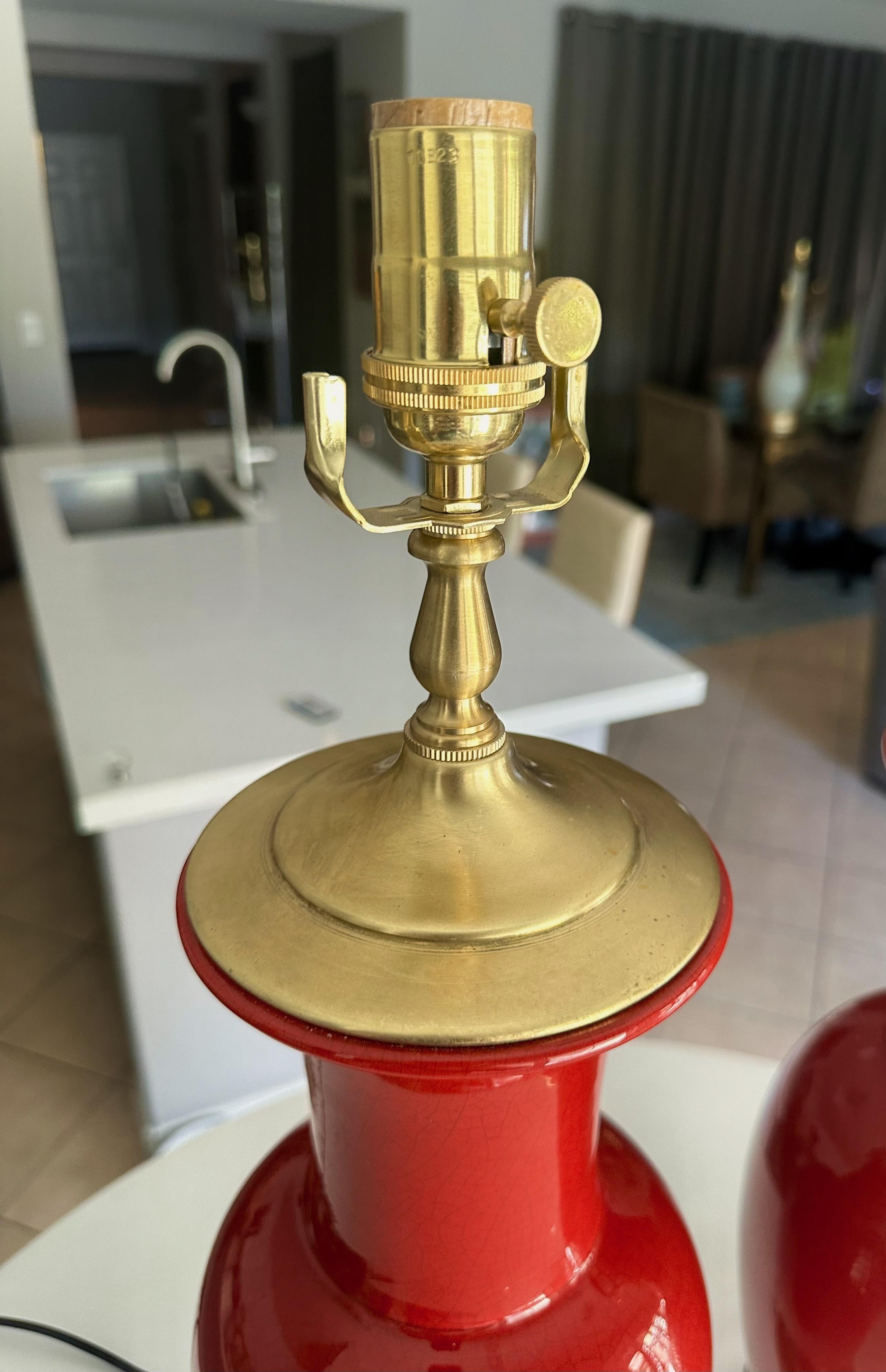 Paire de lampes de table en céramique orange rougeâtre de style asiatique en vente 9