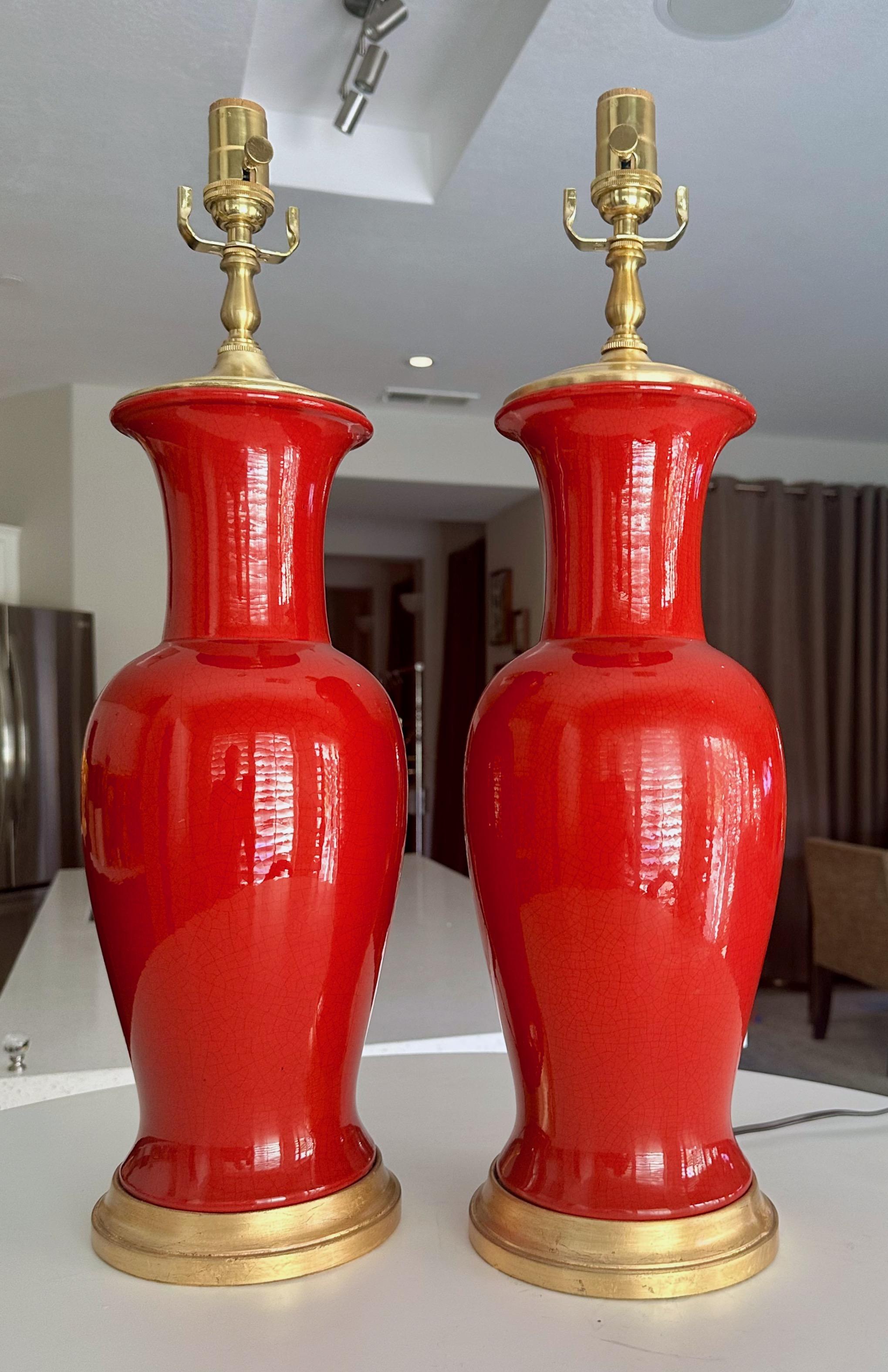 Paire de lampes de table en céramique orange rougeâtre de style asiatique Bon état - En vente à Palm Springs, CA
