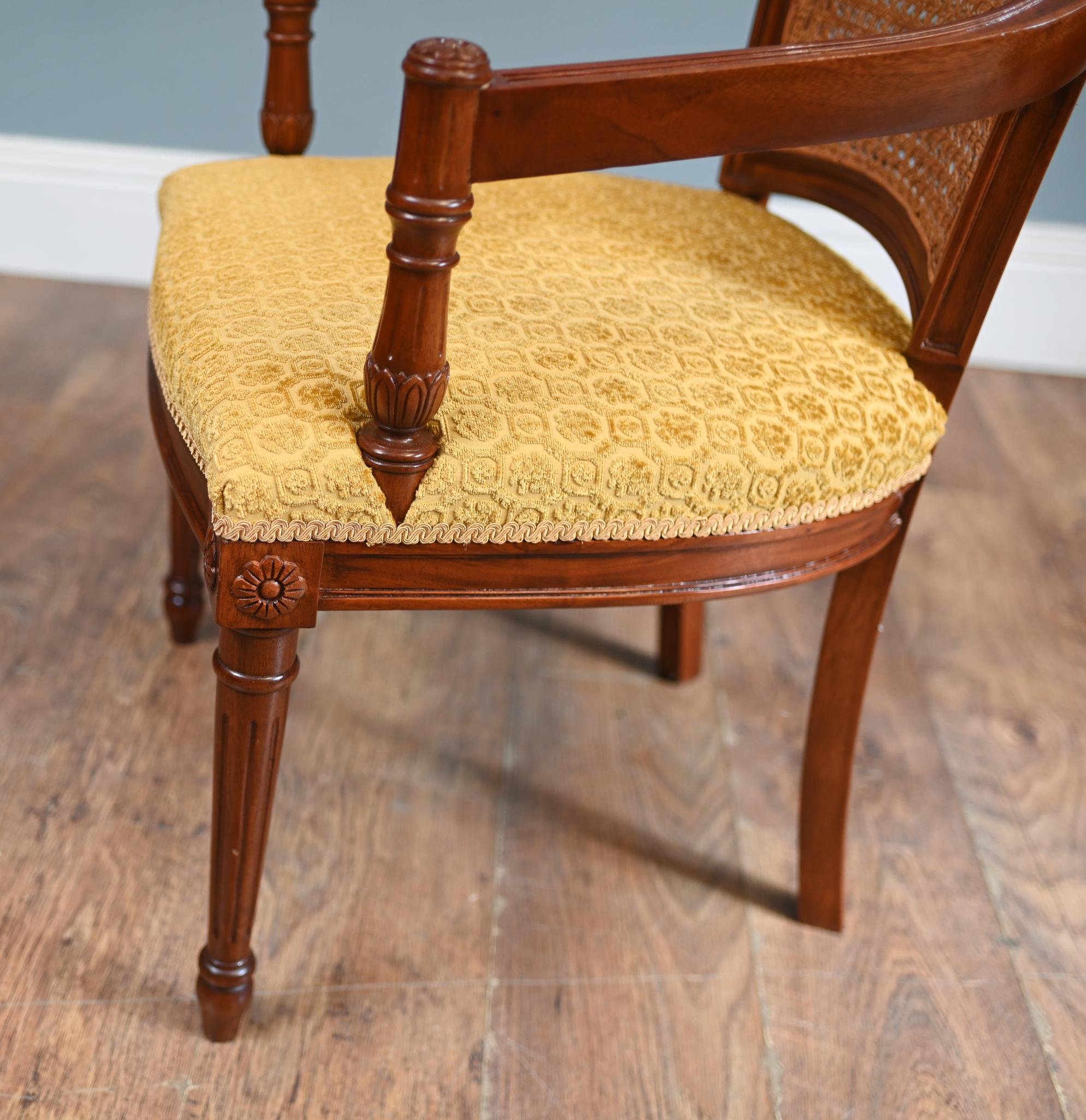 Falegnameria Coppia di poltrone Regency con schienale in bergere in vendita