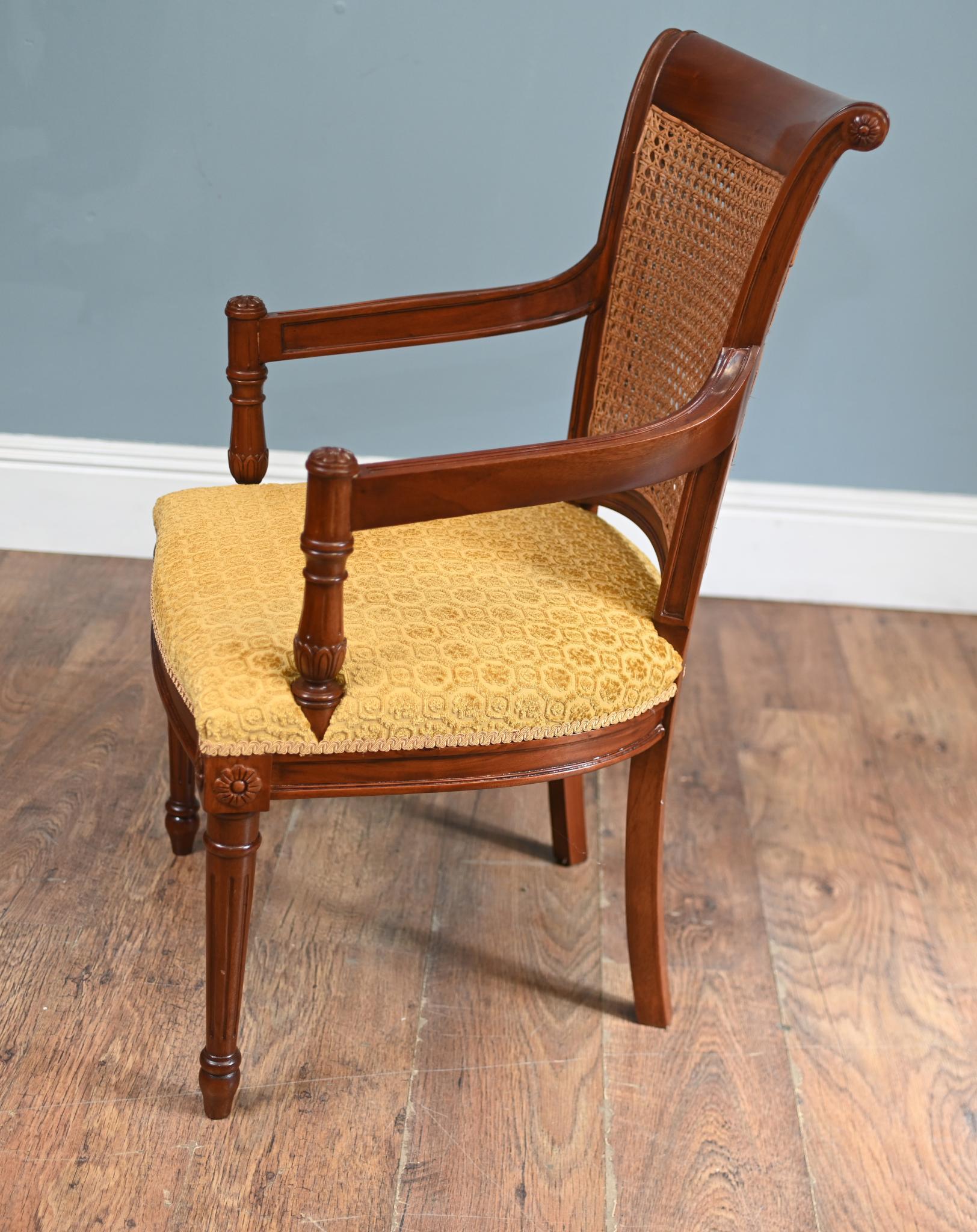 Coppia di poltrone Regency con schienale in bergere In condizioni buone in vendita a Potters Bar, GB